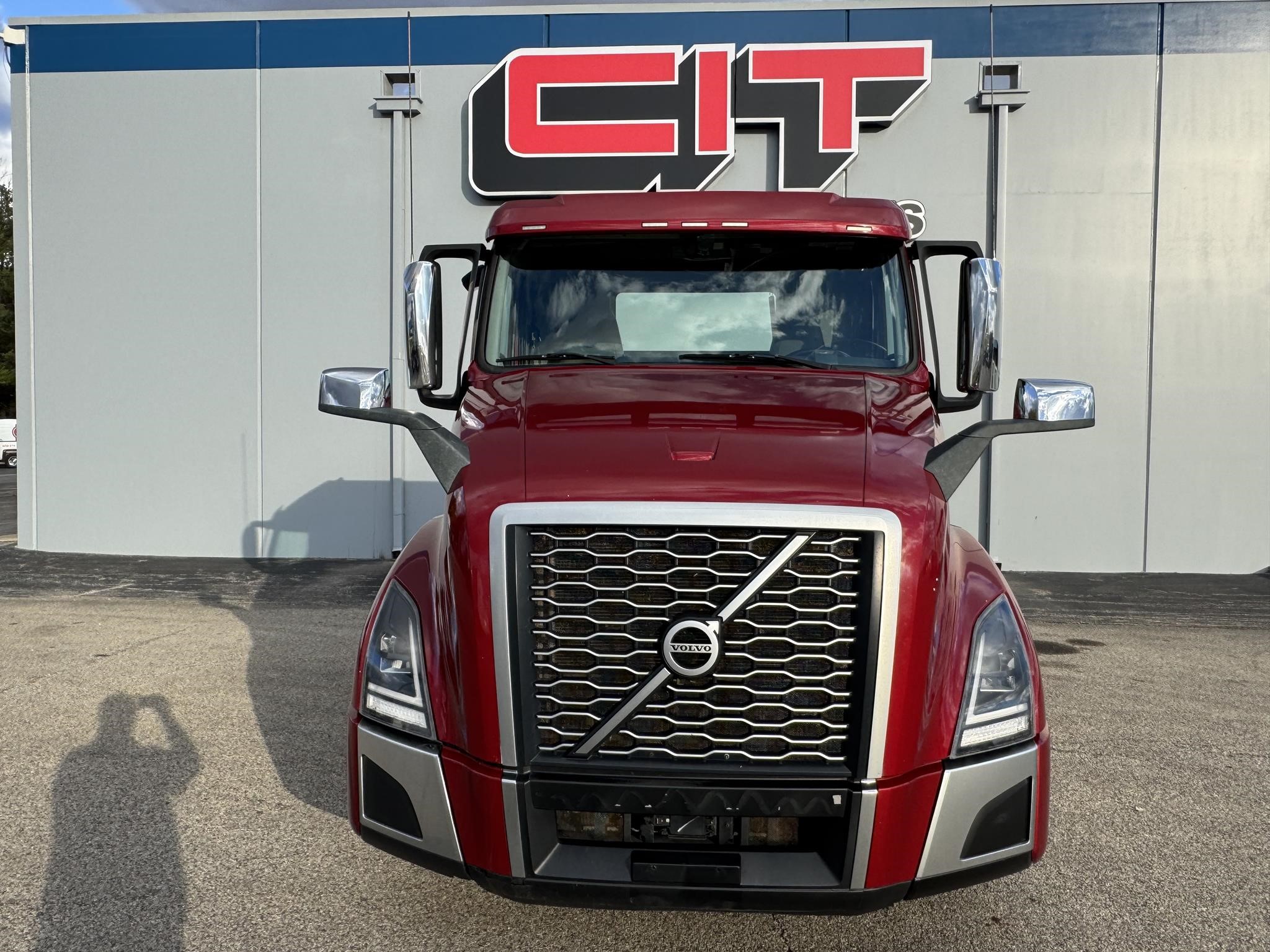 2022 VOLVO VNL64T300 - image 5 of 6