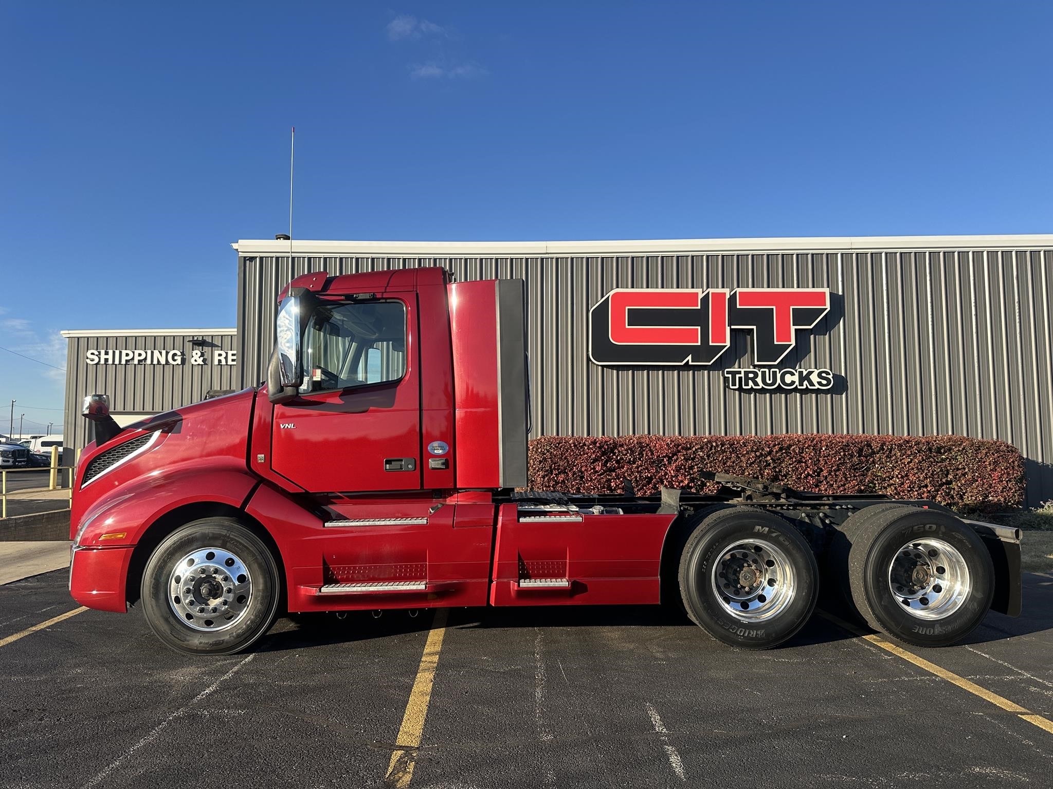 2022 Volvo - image 2