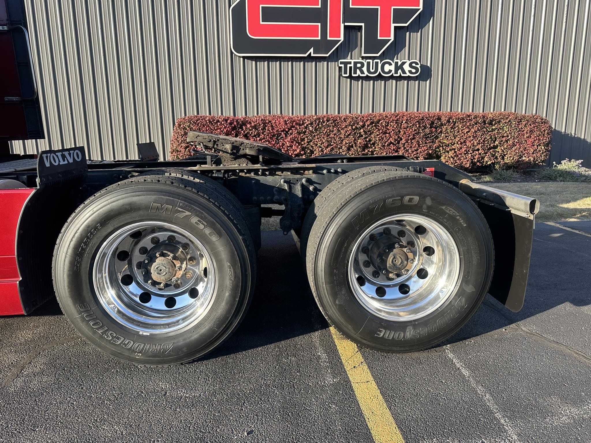 2022 Volvo - image 3