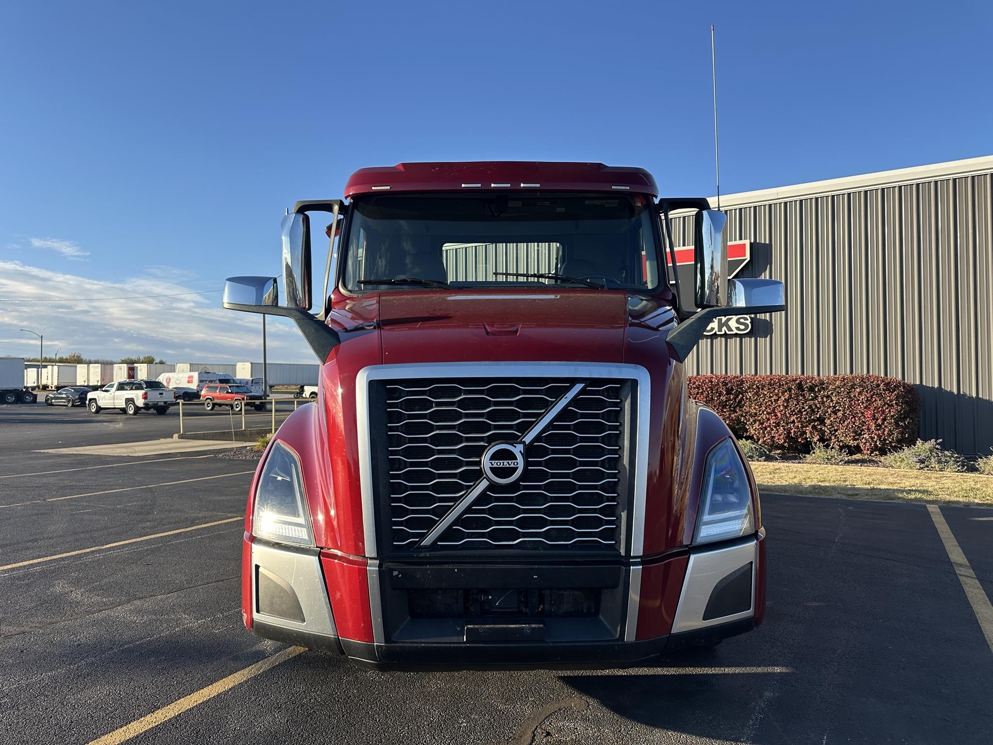 2022 Volvo - image 5