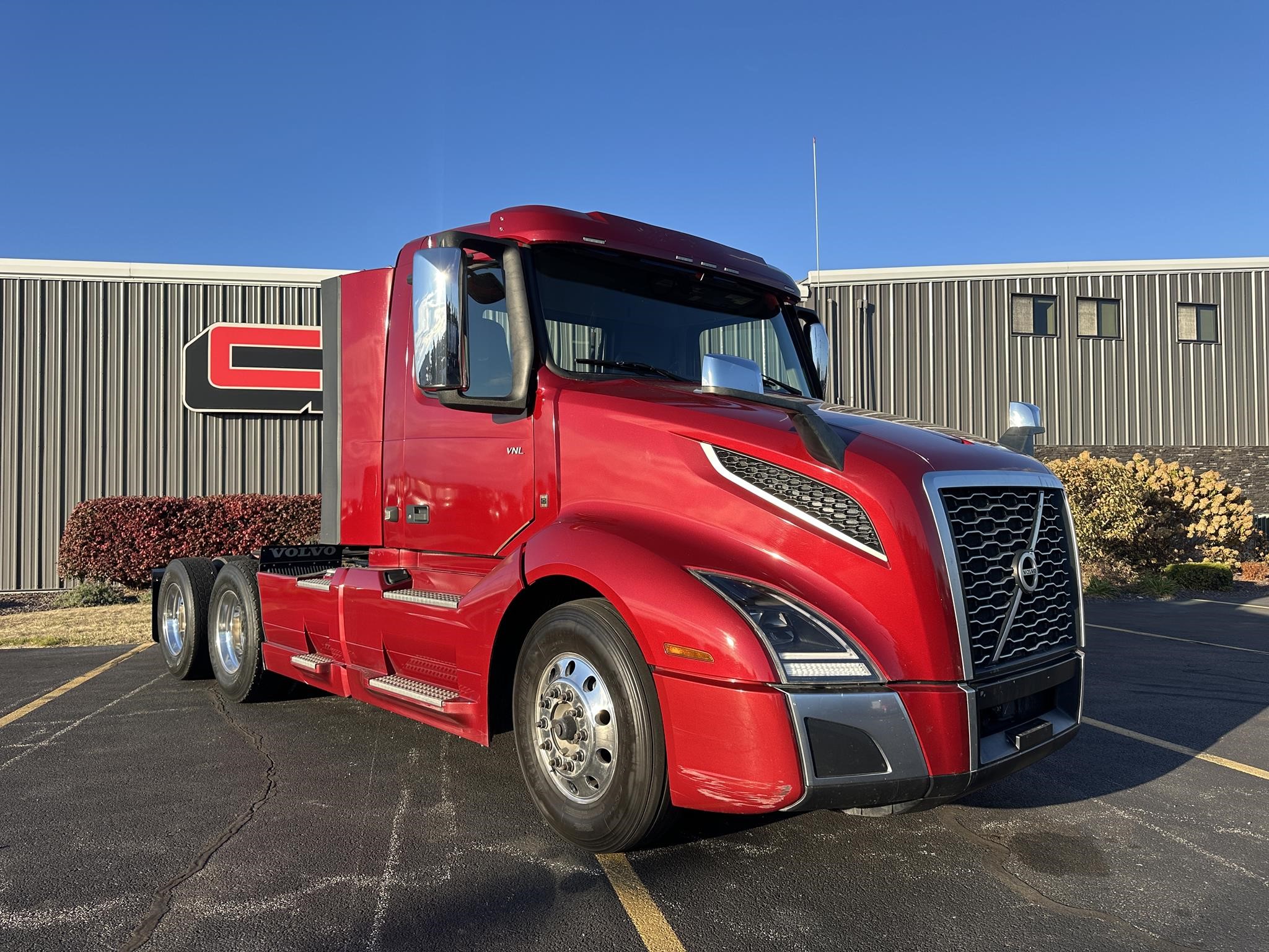 2022 Volvo - image 6