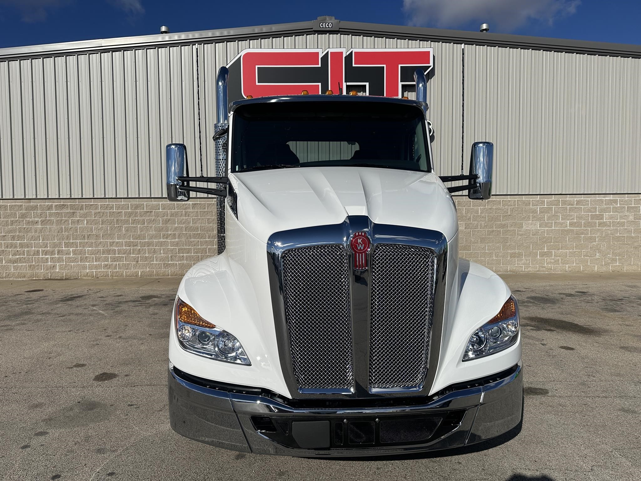 2026 KENWORTH T680 - image 2 of 6