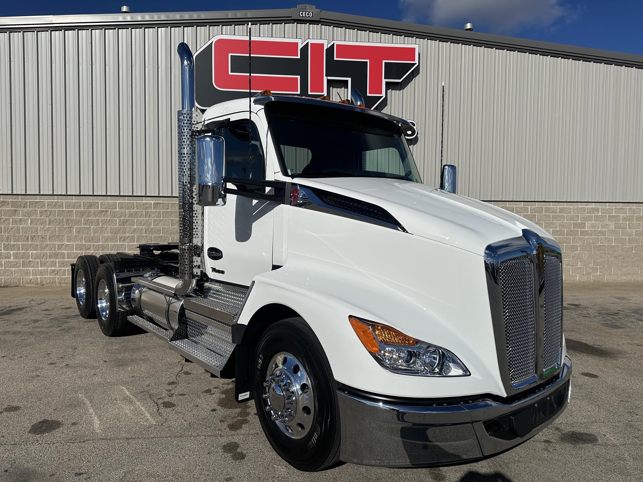 2026 KENWORTH T680 - image 3 of 6