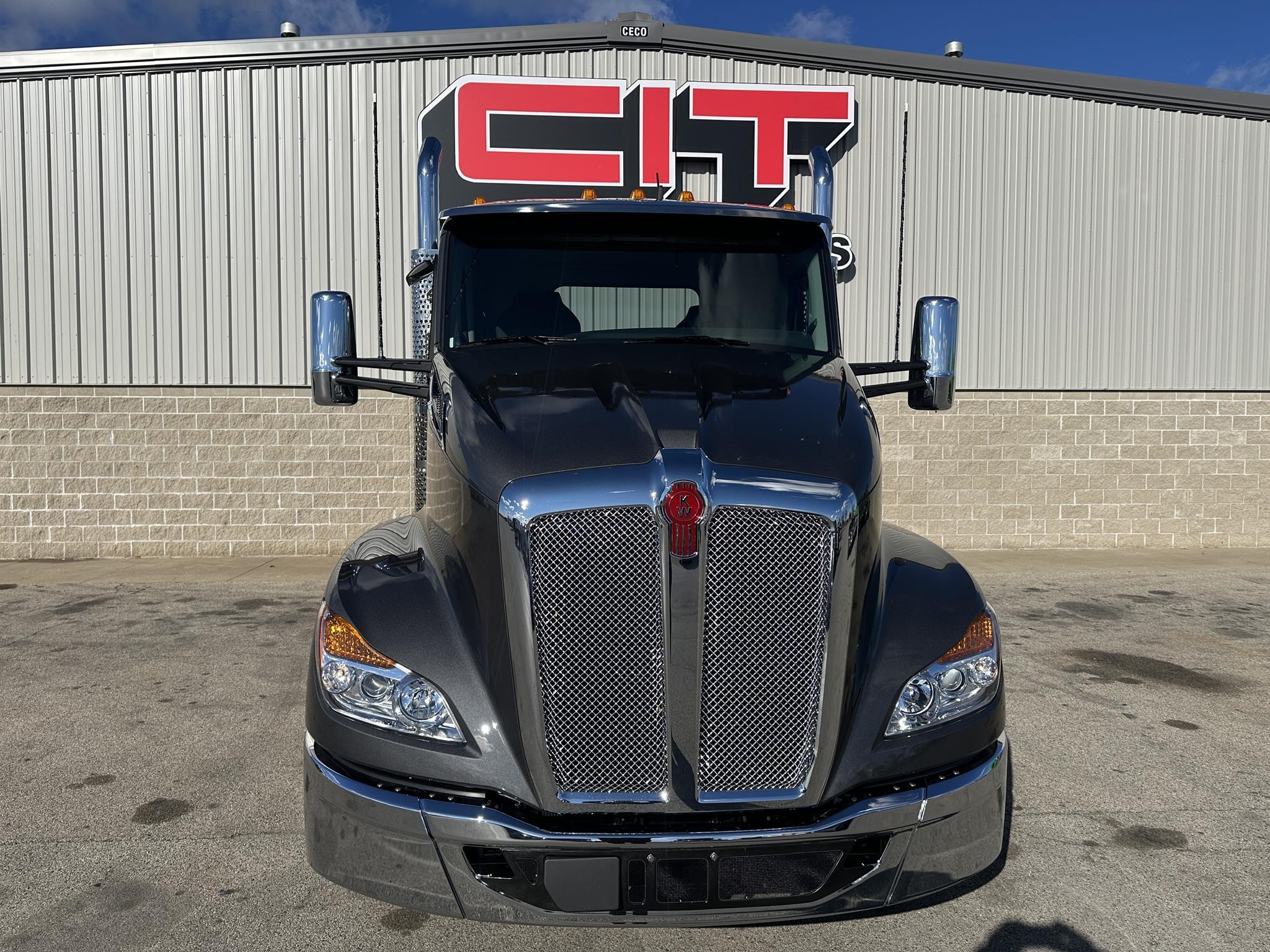 2026 KENWORTH T680 - image 2 of 6