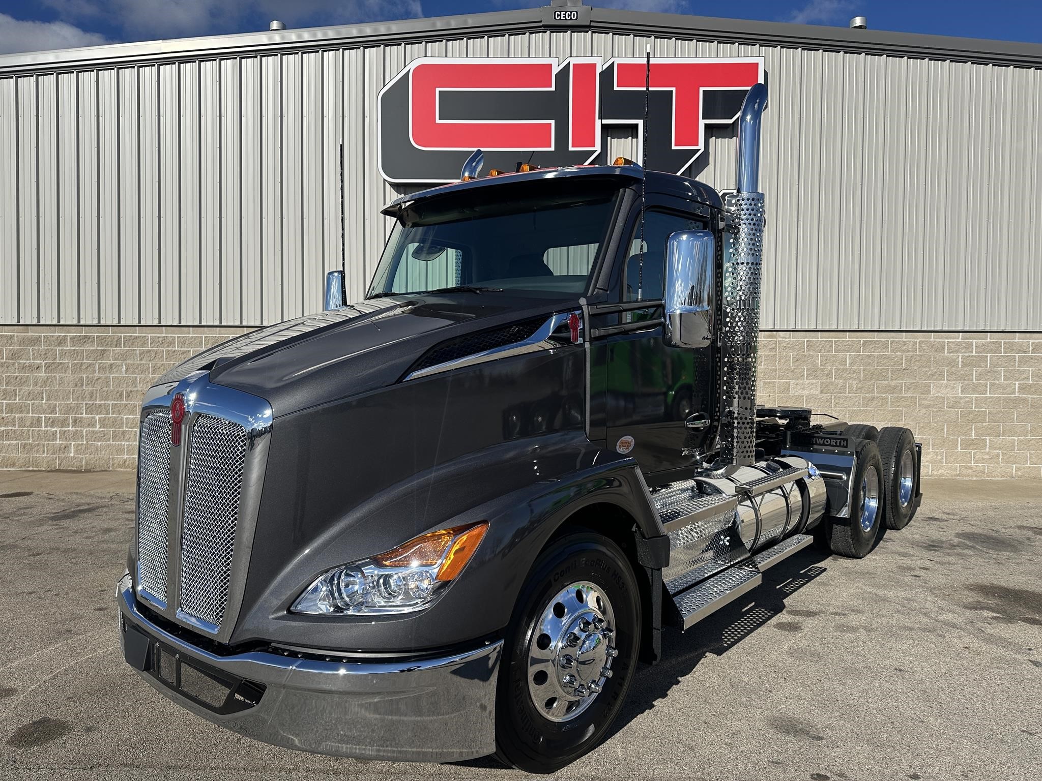2026 KENWORTH T680 - image 1 of 6