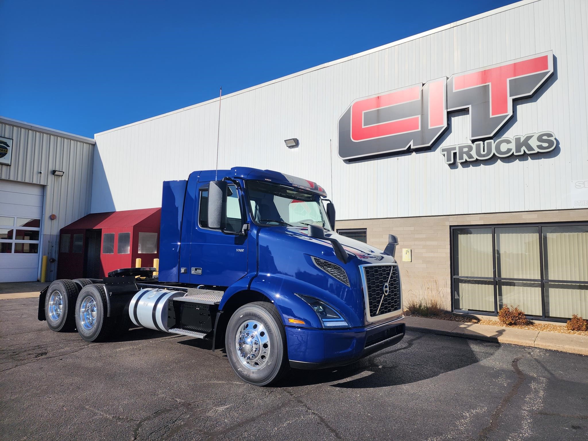 2026 VOLVO VNR64T300 - image 3 of 6