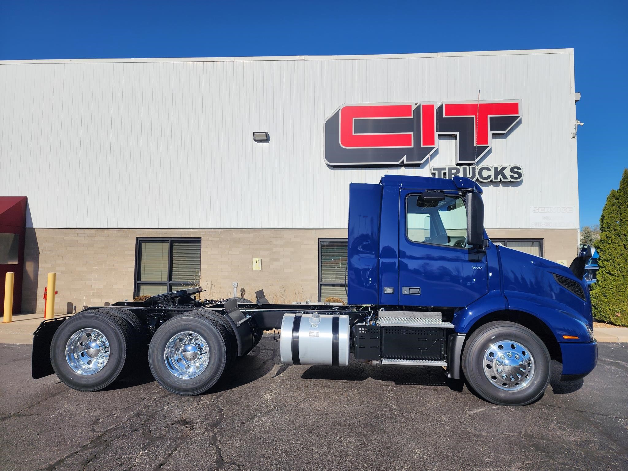 2026 VOLVO VNR64T300 - image 4 of 6