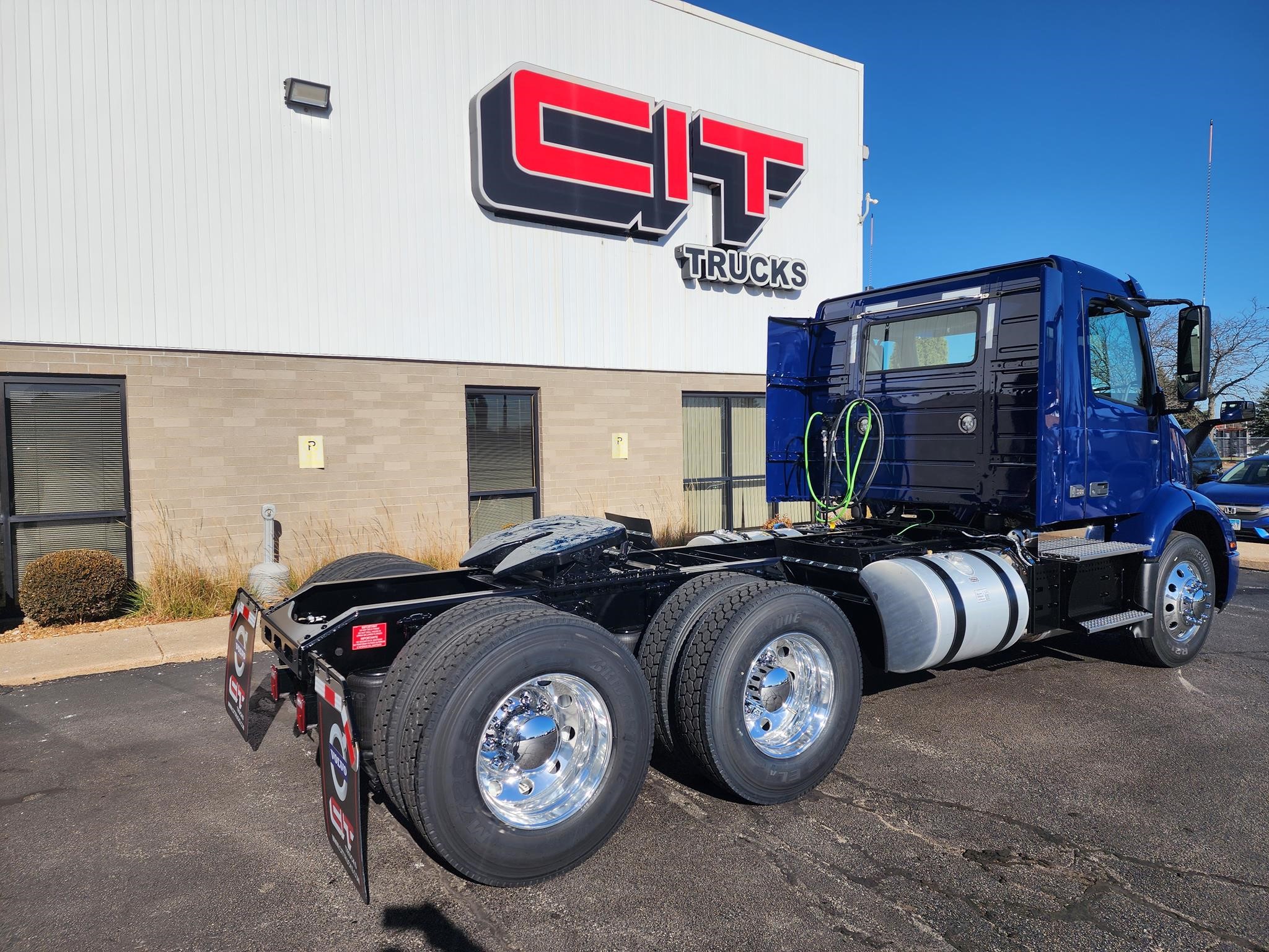 2026 VOLVO VNR64T300 - image 5 of 6