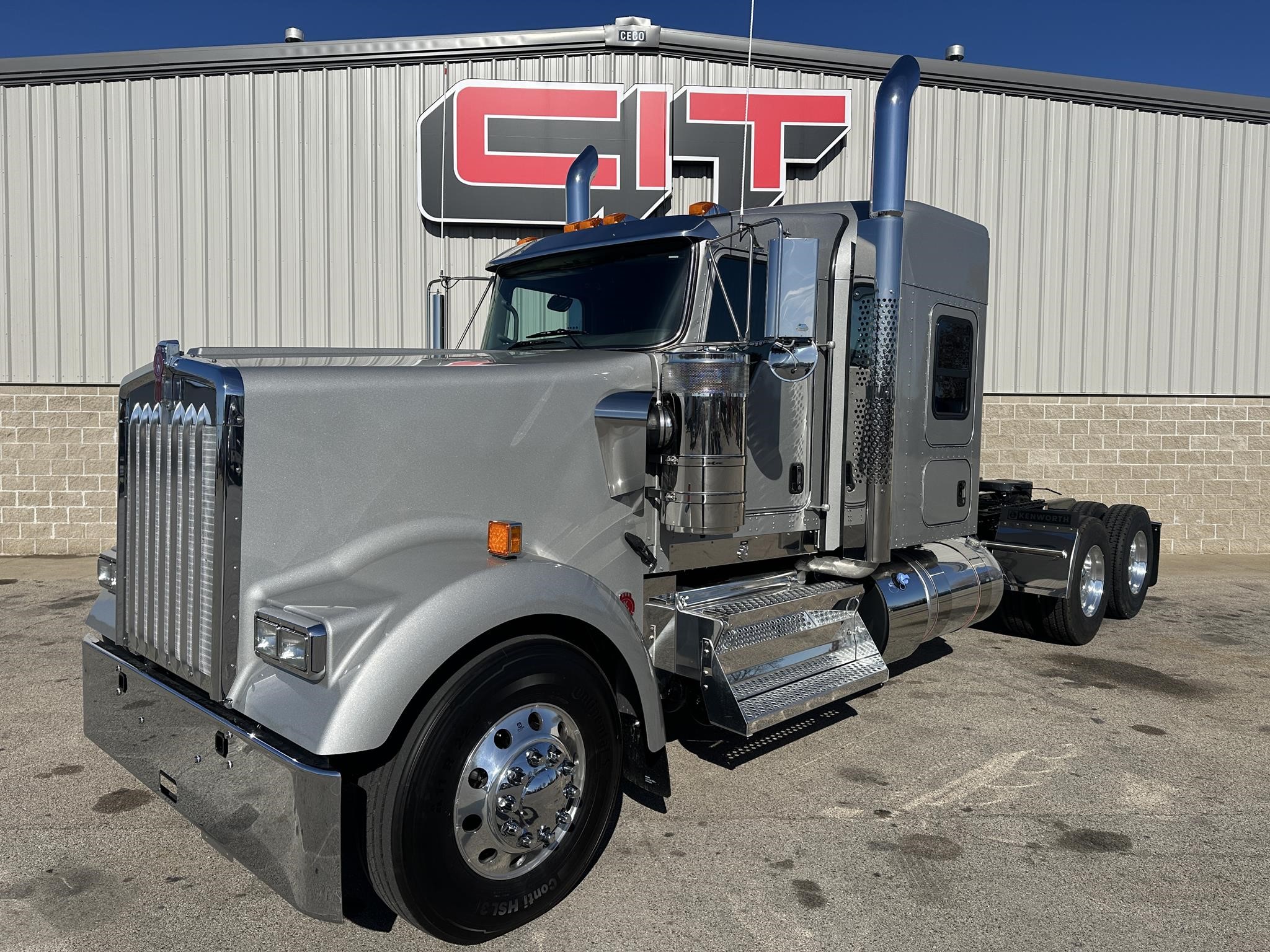 2026 KENWORTH W900L - image 1 of 6
