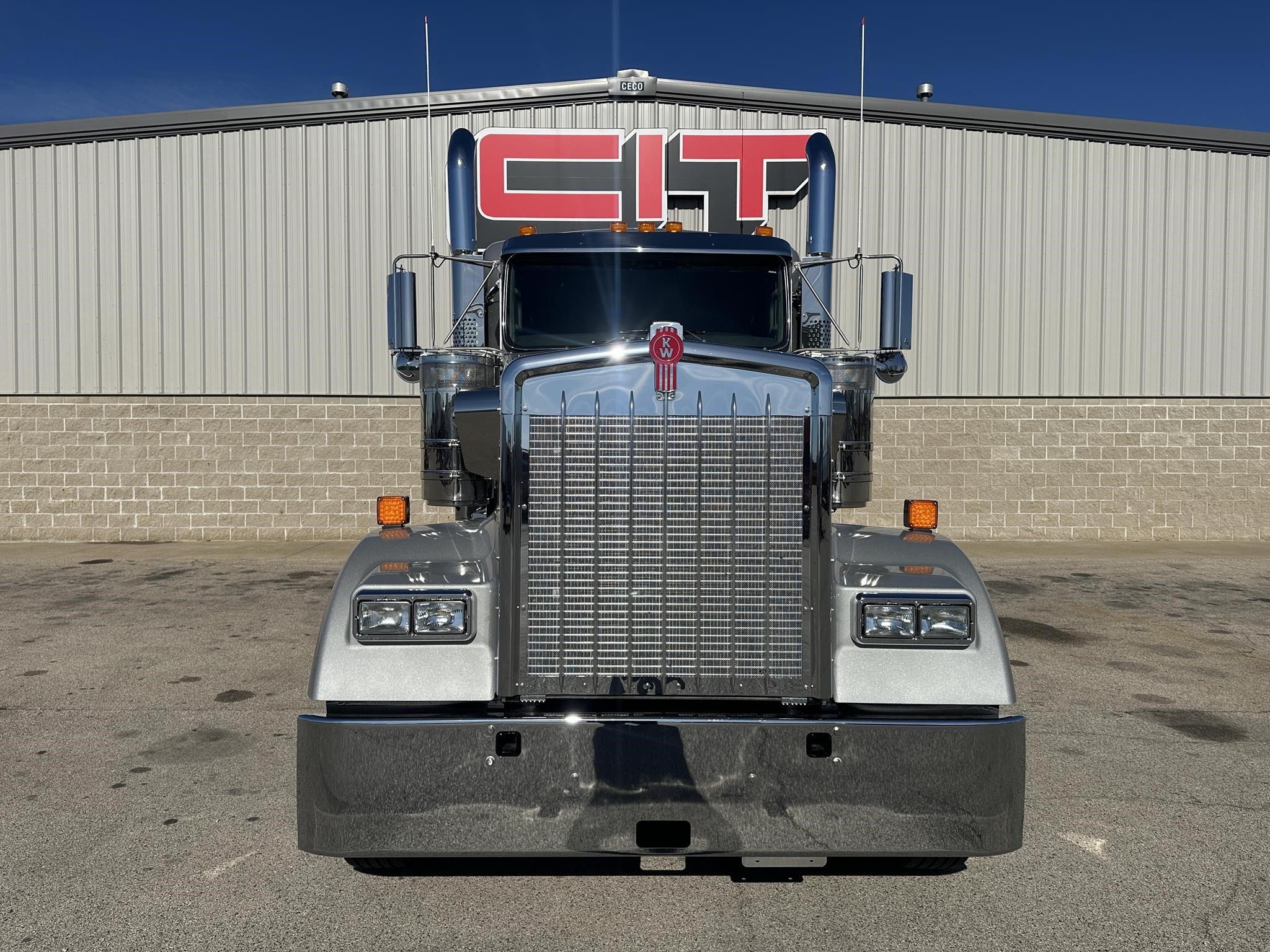 2026 KENWORTH W900L - image 2 of 6