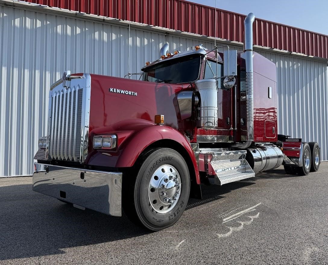 2026 KENWORTH W900L - image 1 of 6