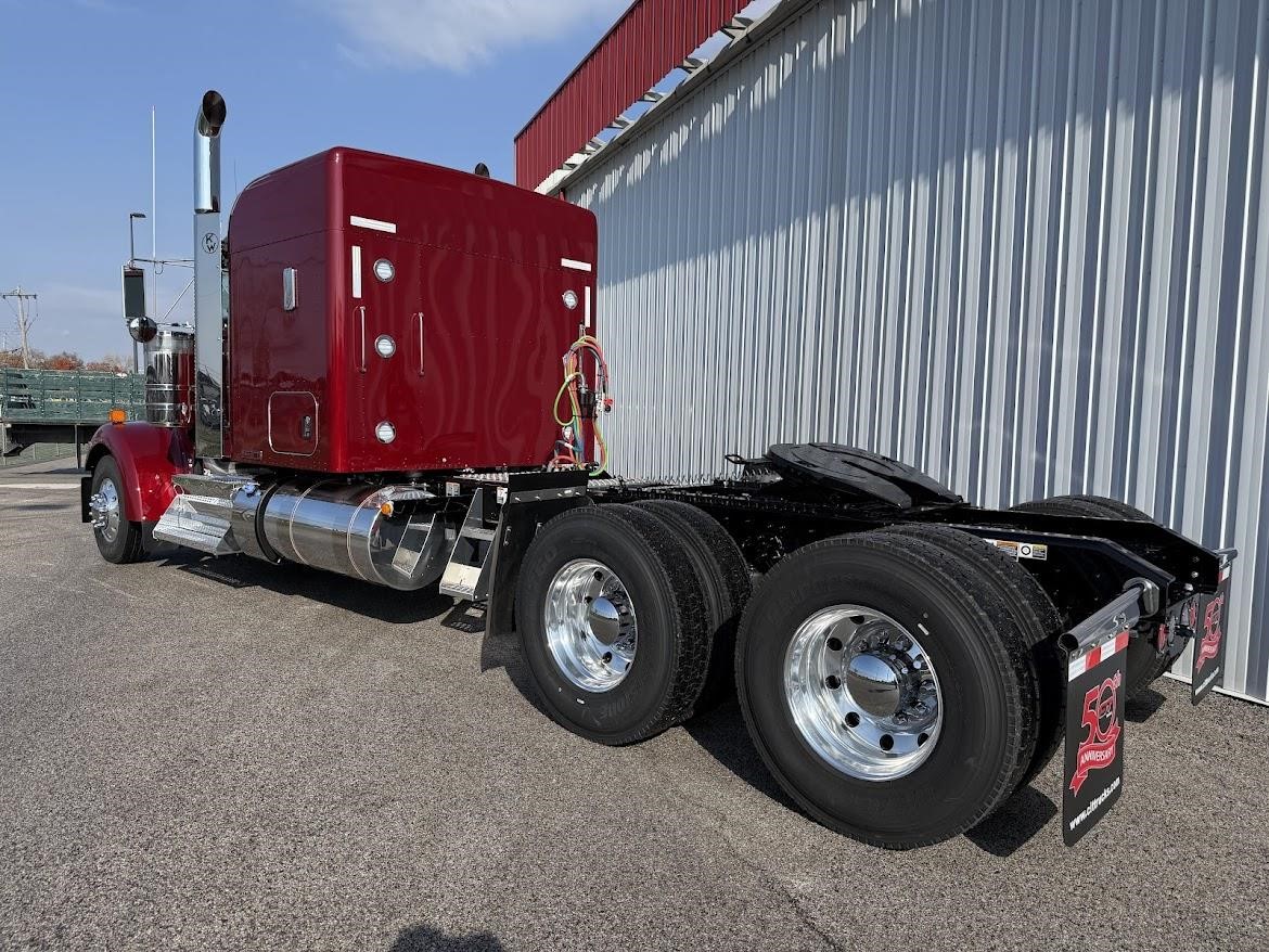 2026 KENWORTH W900L - image 2 of 6