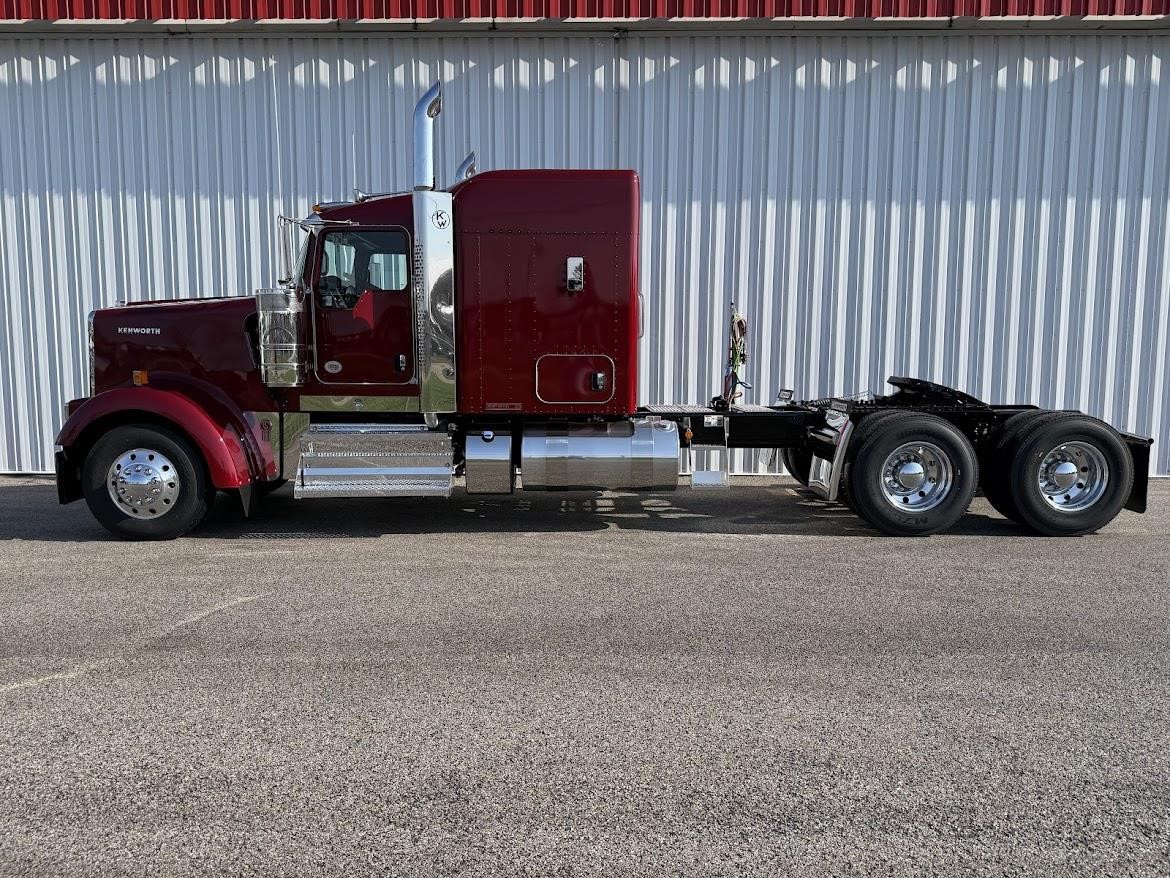 2026 KENWORTH W900L - image 3 of 6