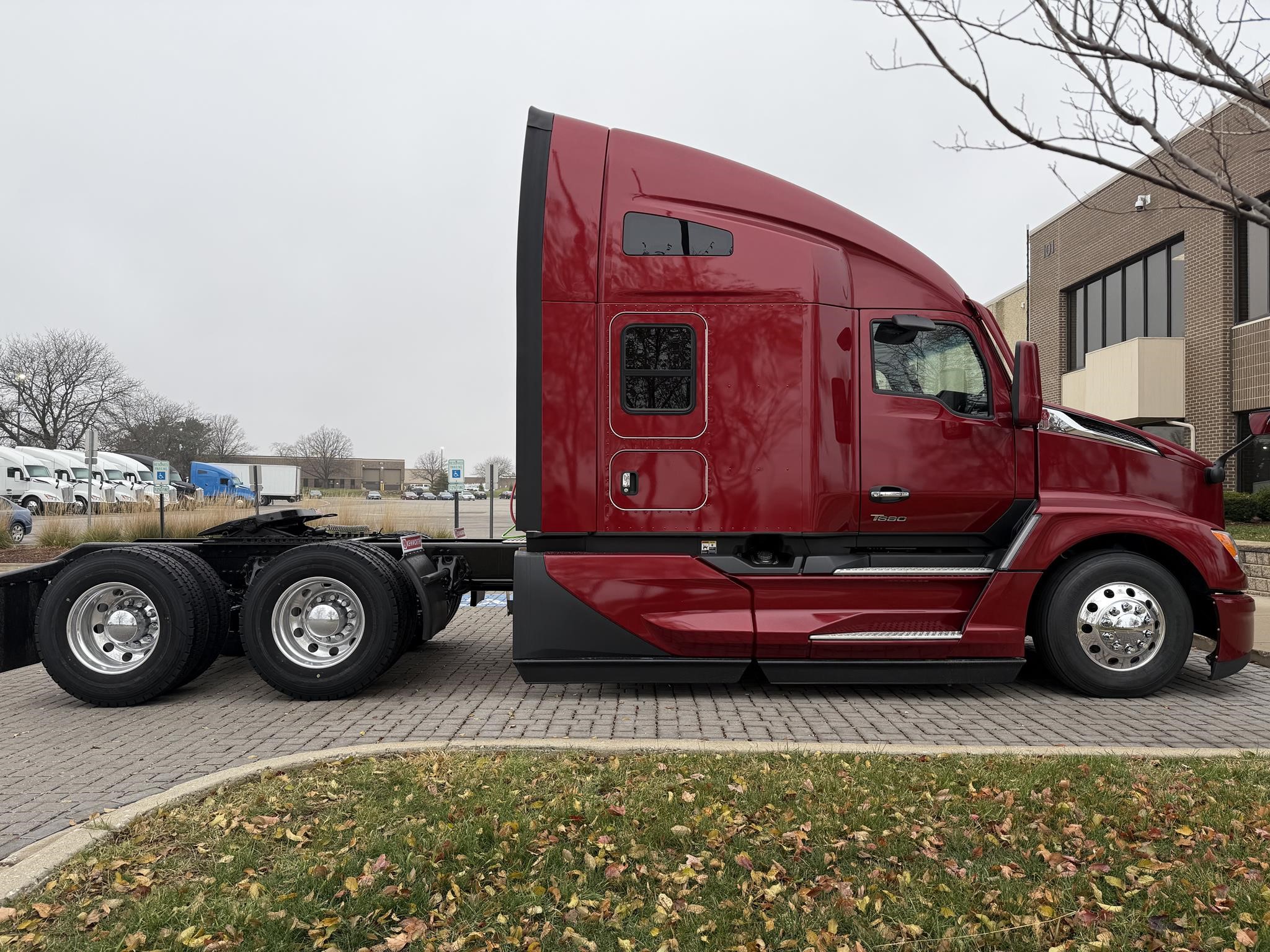2026 KENWORTH T680 - image 4 of 6