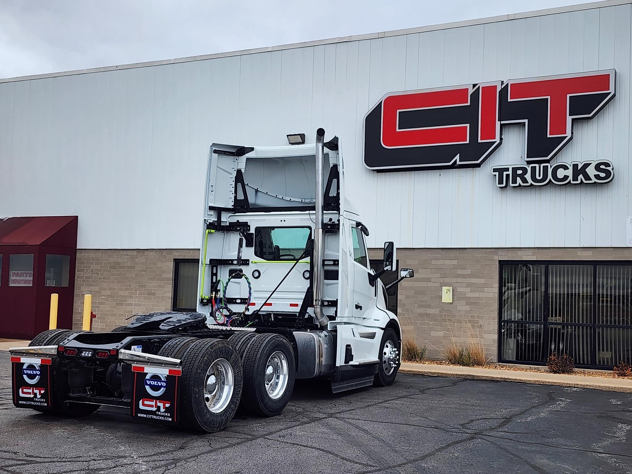 2026 VOLVO VNL64T300 - image 4 of 6