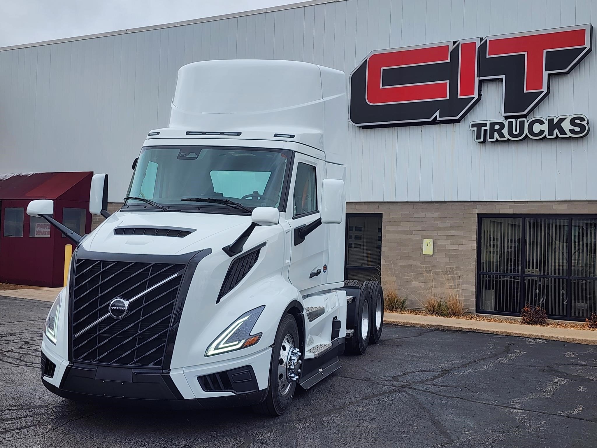 2026 VOLVO VNL64T300 - image 1 of 6