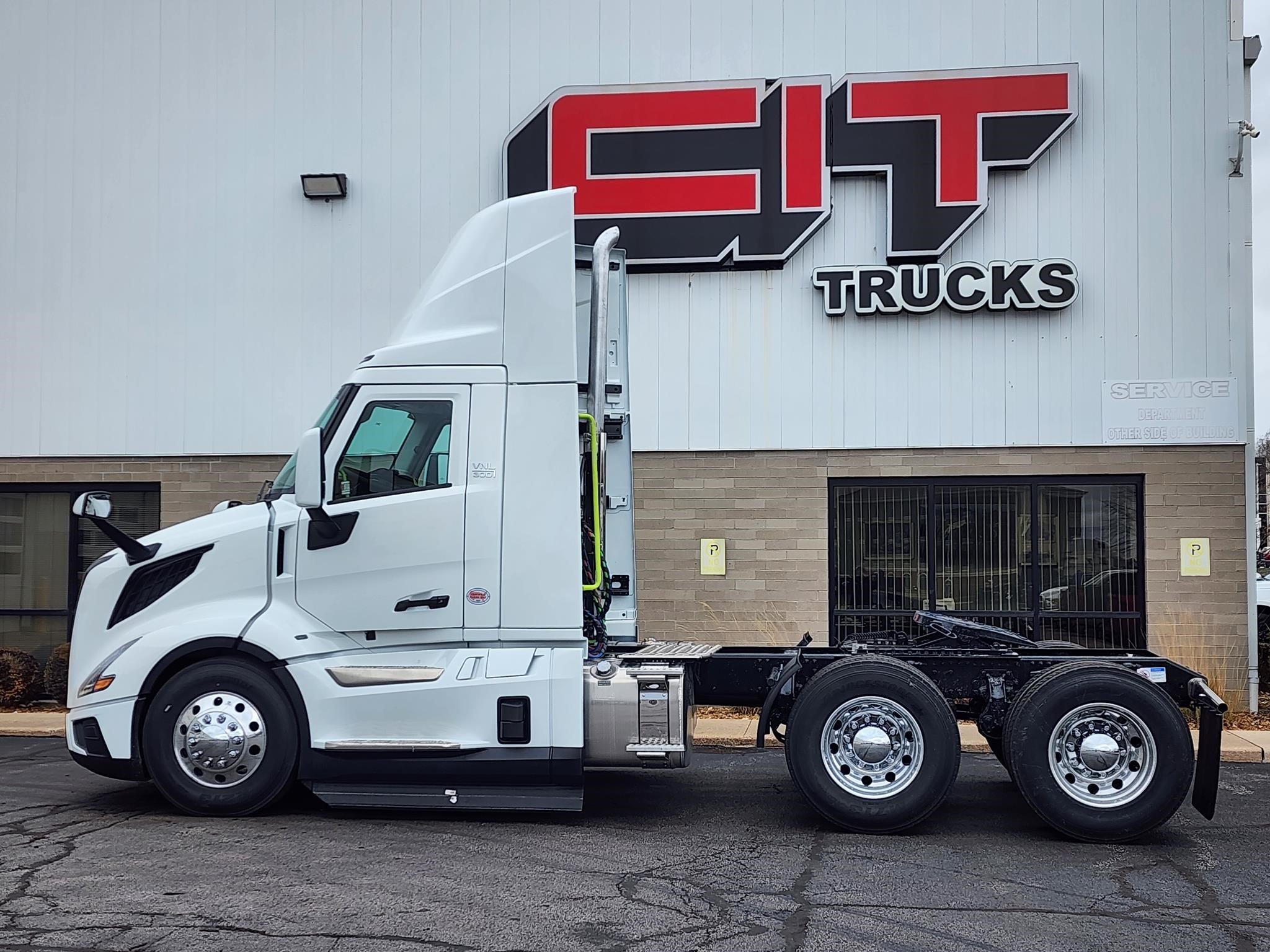 2026 VOLVO VNL64T300 - image 5 of 6