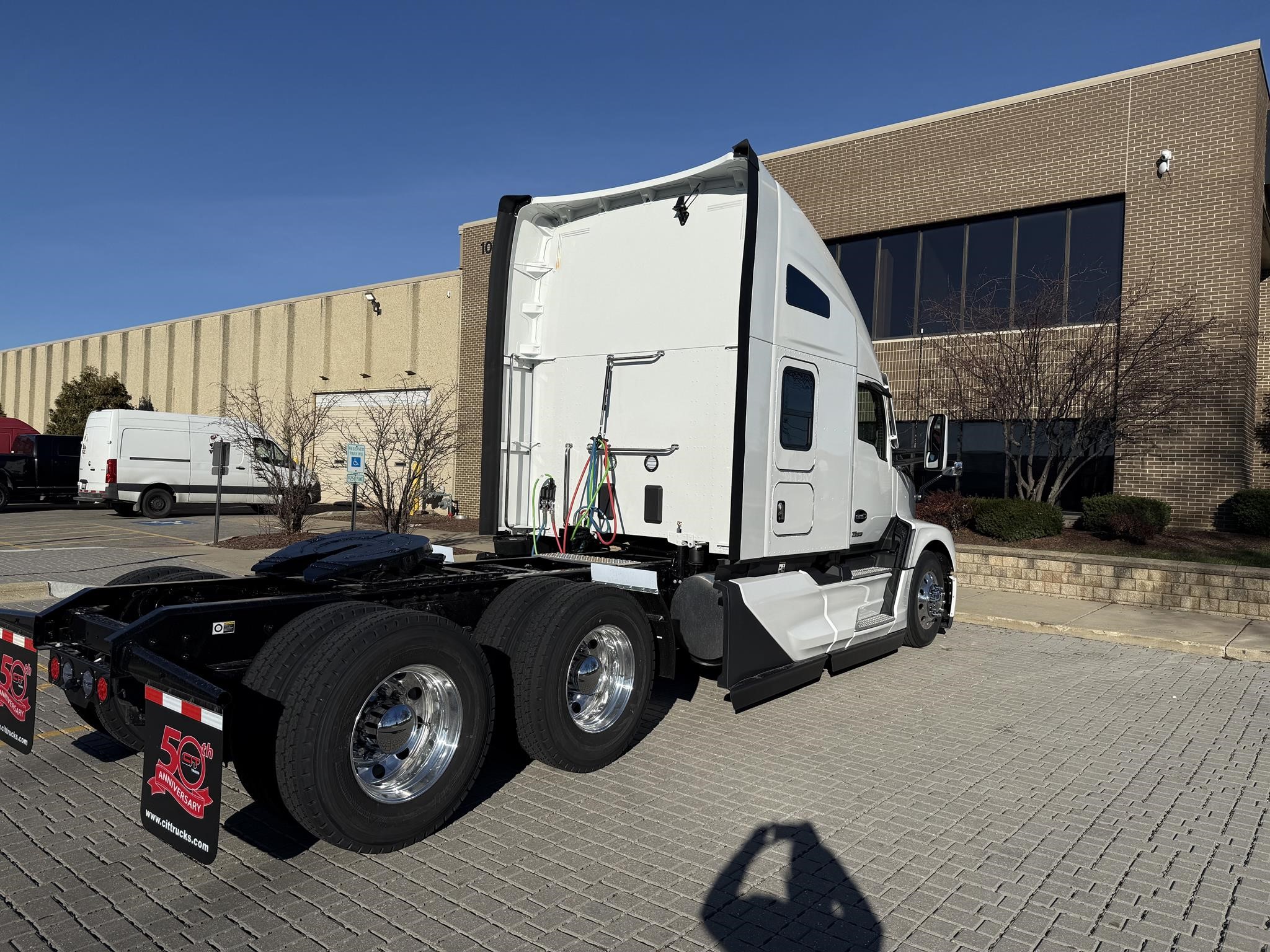 2026 KENWORTH T680 - image 2 of 6