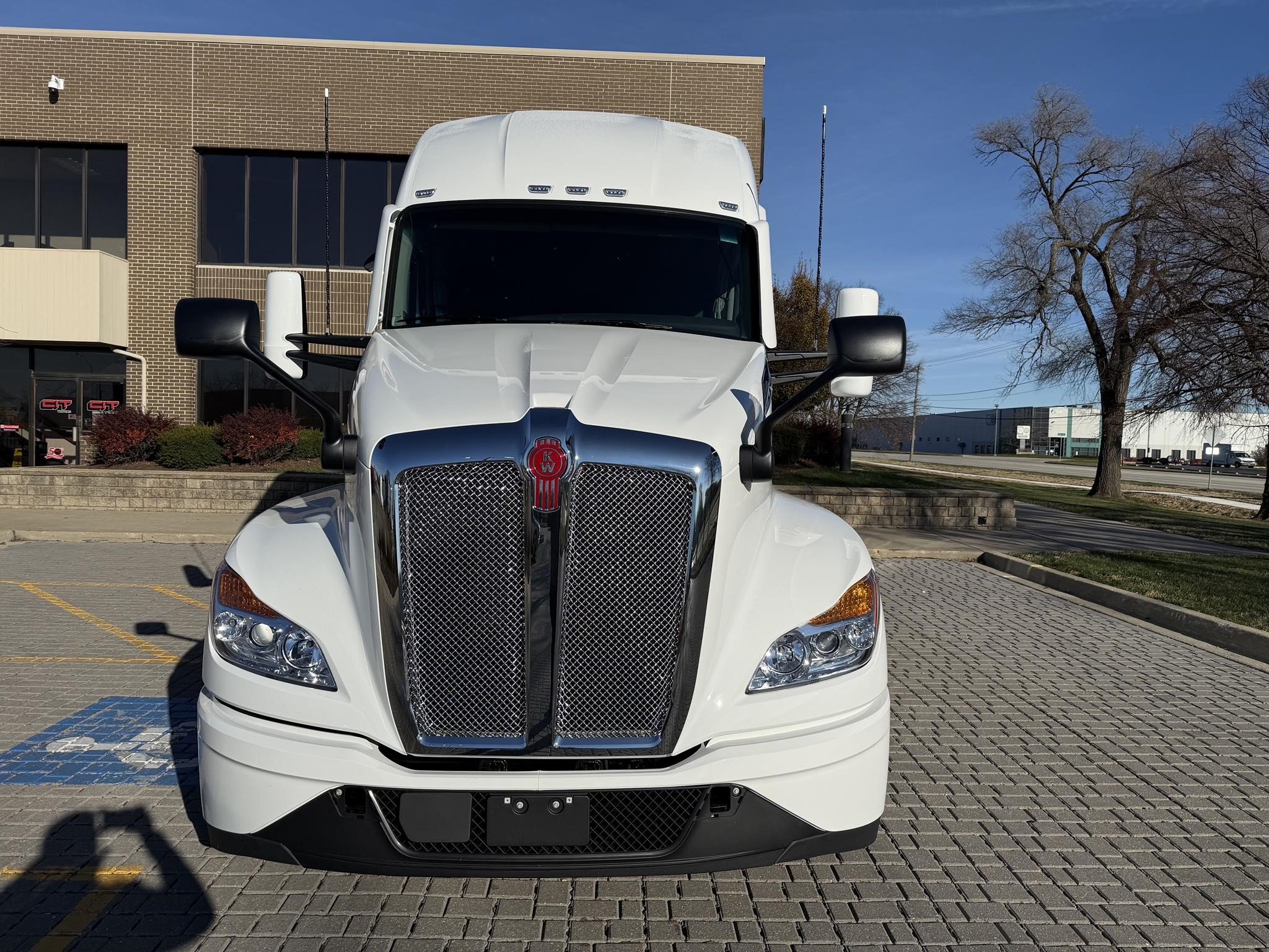 2026 KENWORTH T680 - image 4 of 6