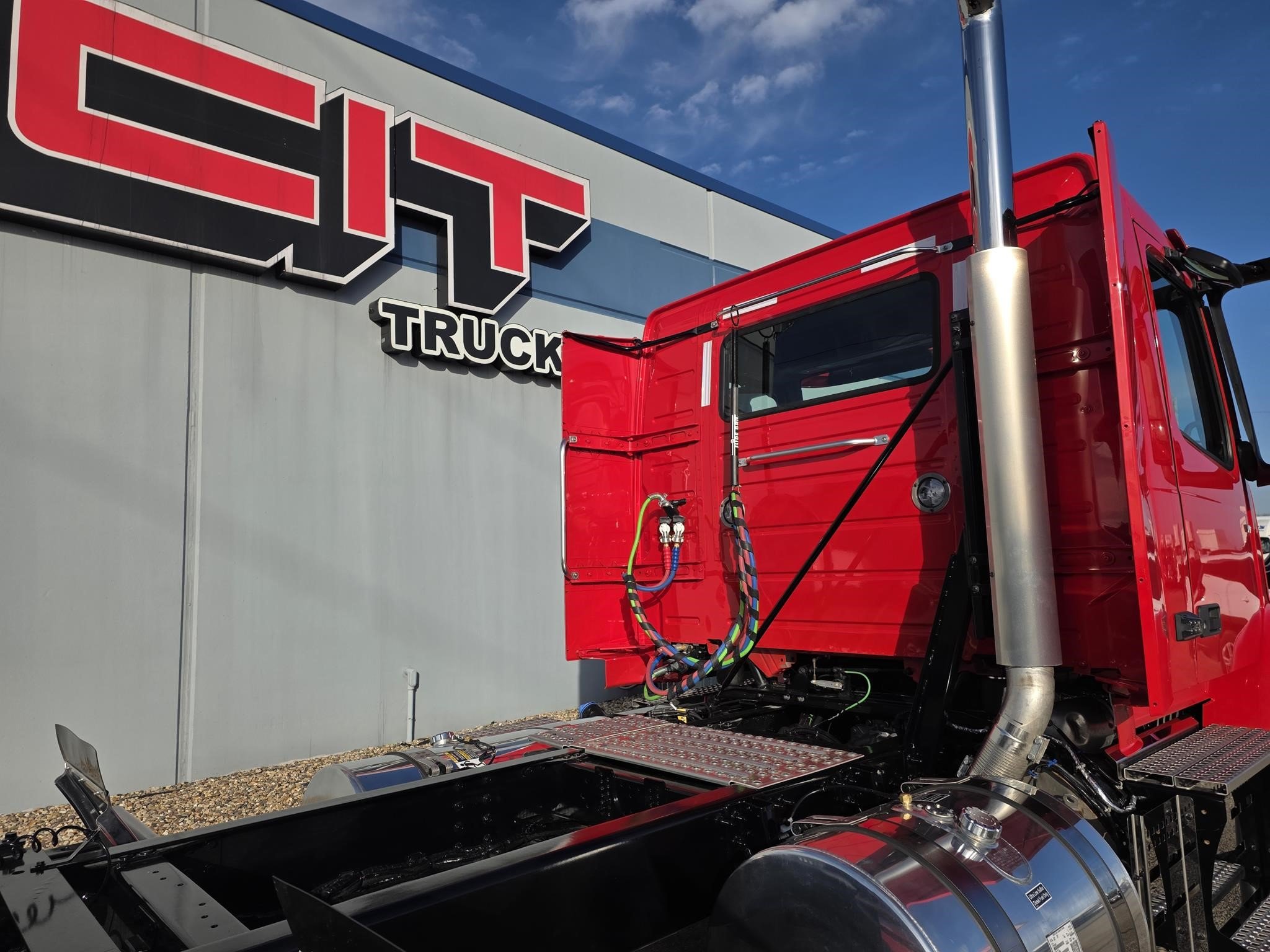 2026 VOLVO VNR64T300 - image 5 of 6