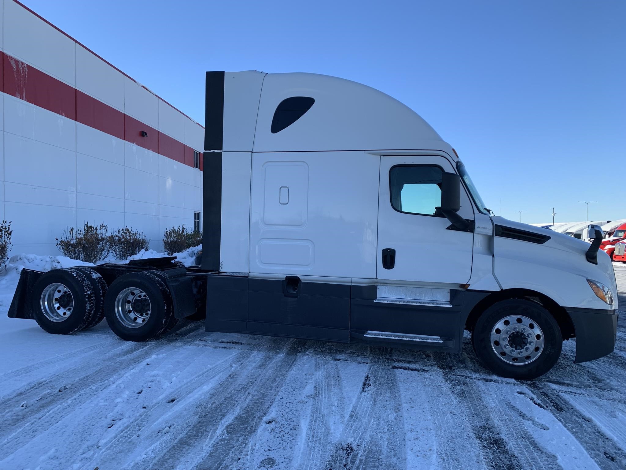 2019 FREIGHTLINER CASCADIA 126 - image 5 of 6