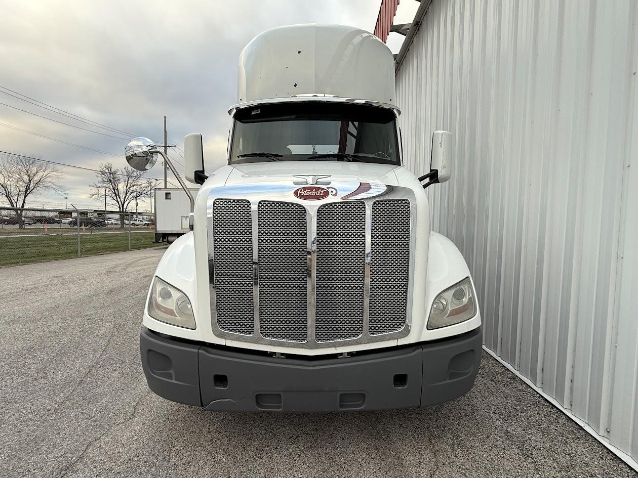2019 PETERBILT 579 - image 2 of 6