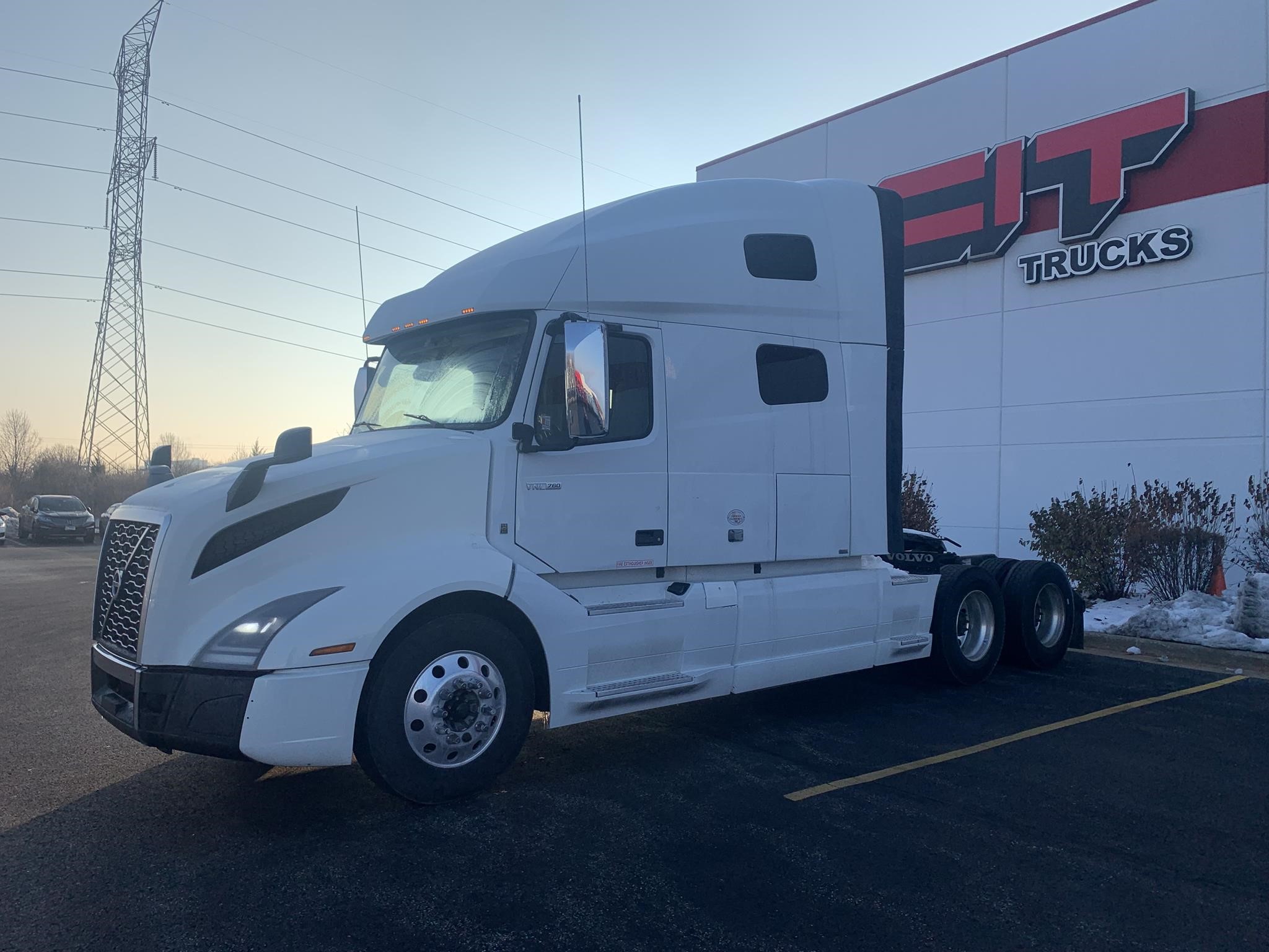 2022 VOLVO VNL64T760 - image 1 of 6