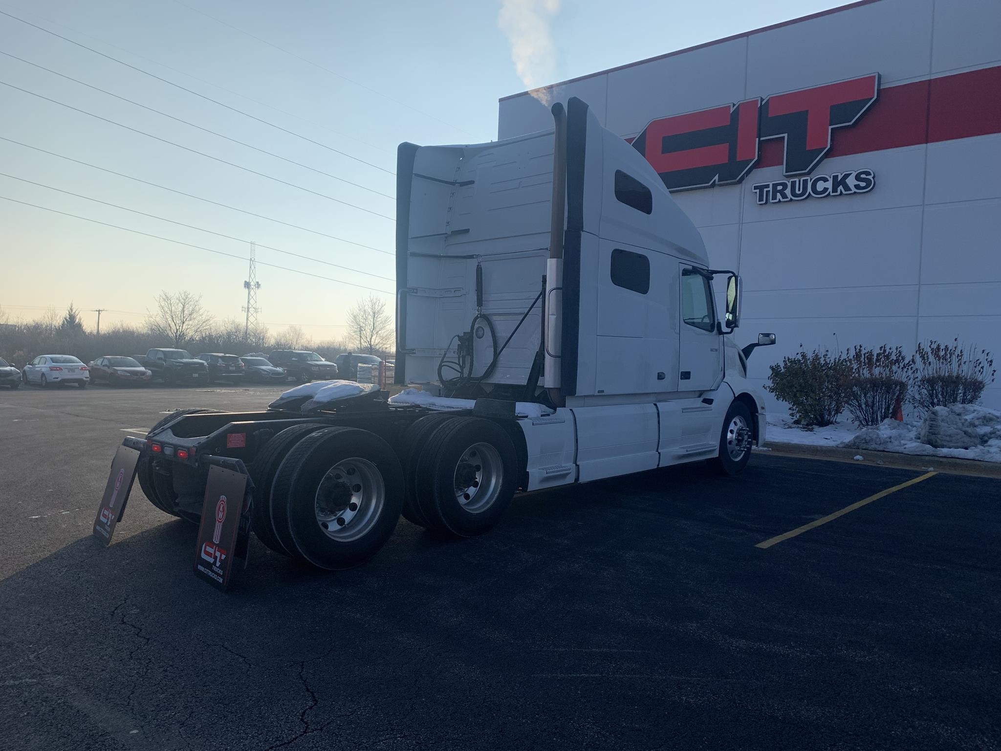 2022 VOLVO VNL64T760 - image 5 of 6