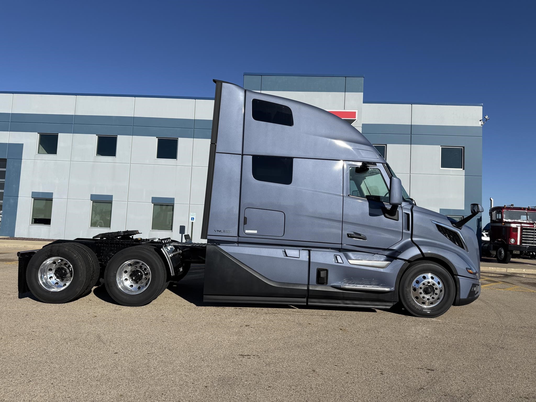 2026 VOLVO VNL64T860 - image 5 of 6