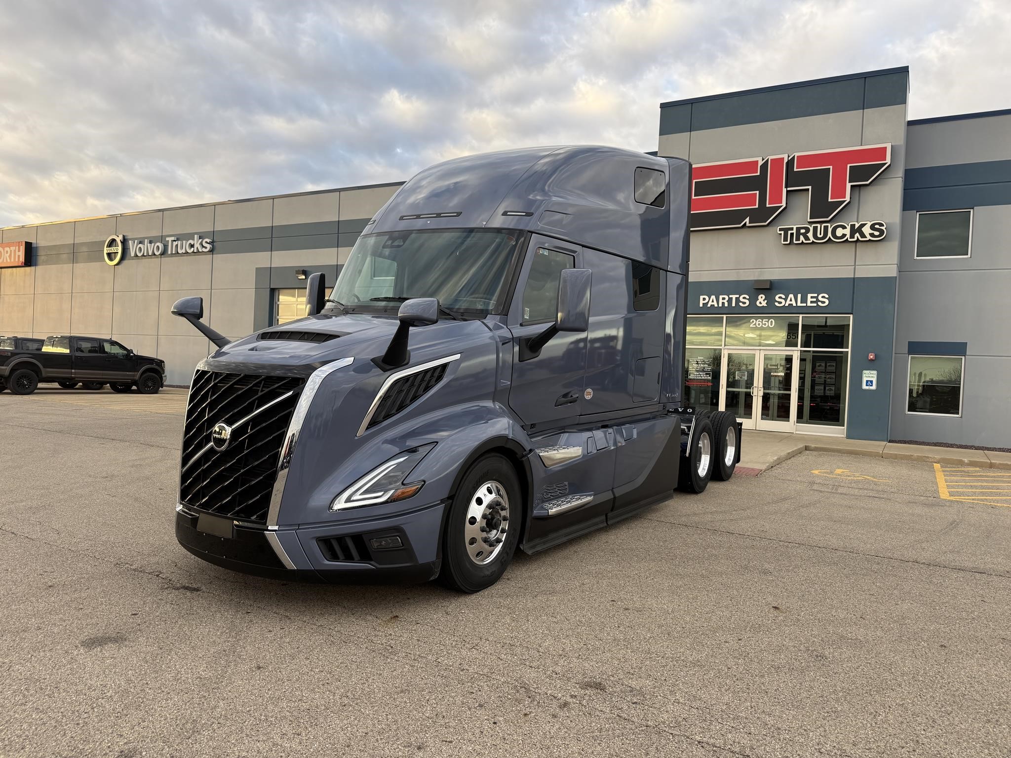 2026 VOLVO VNL64T860 - image 1 of 6