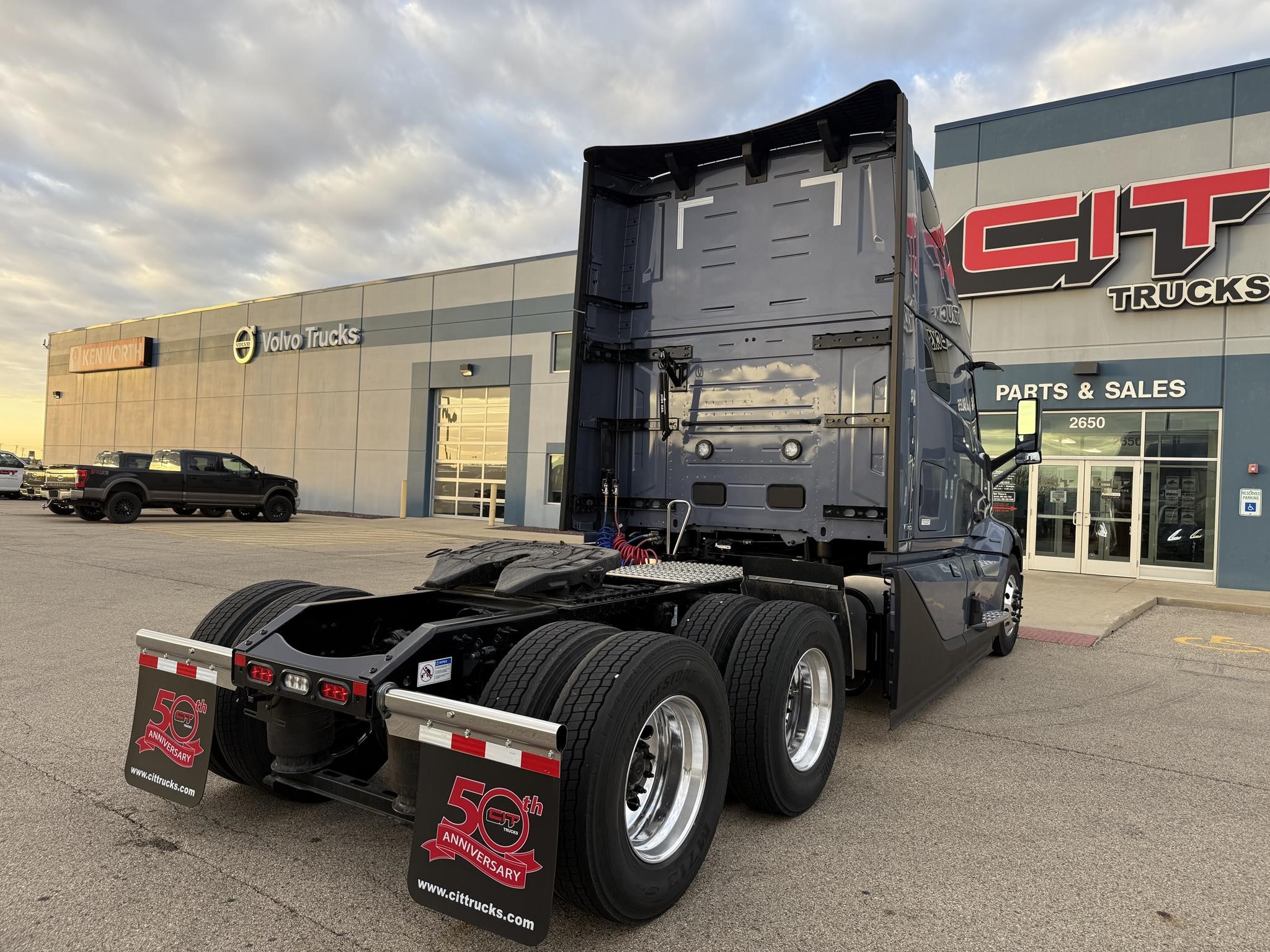 2026 VOLVO VNL64T860 - image 5 of 6