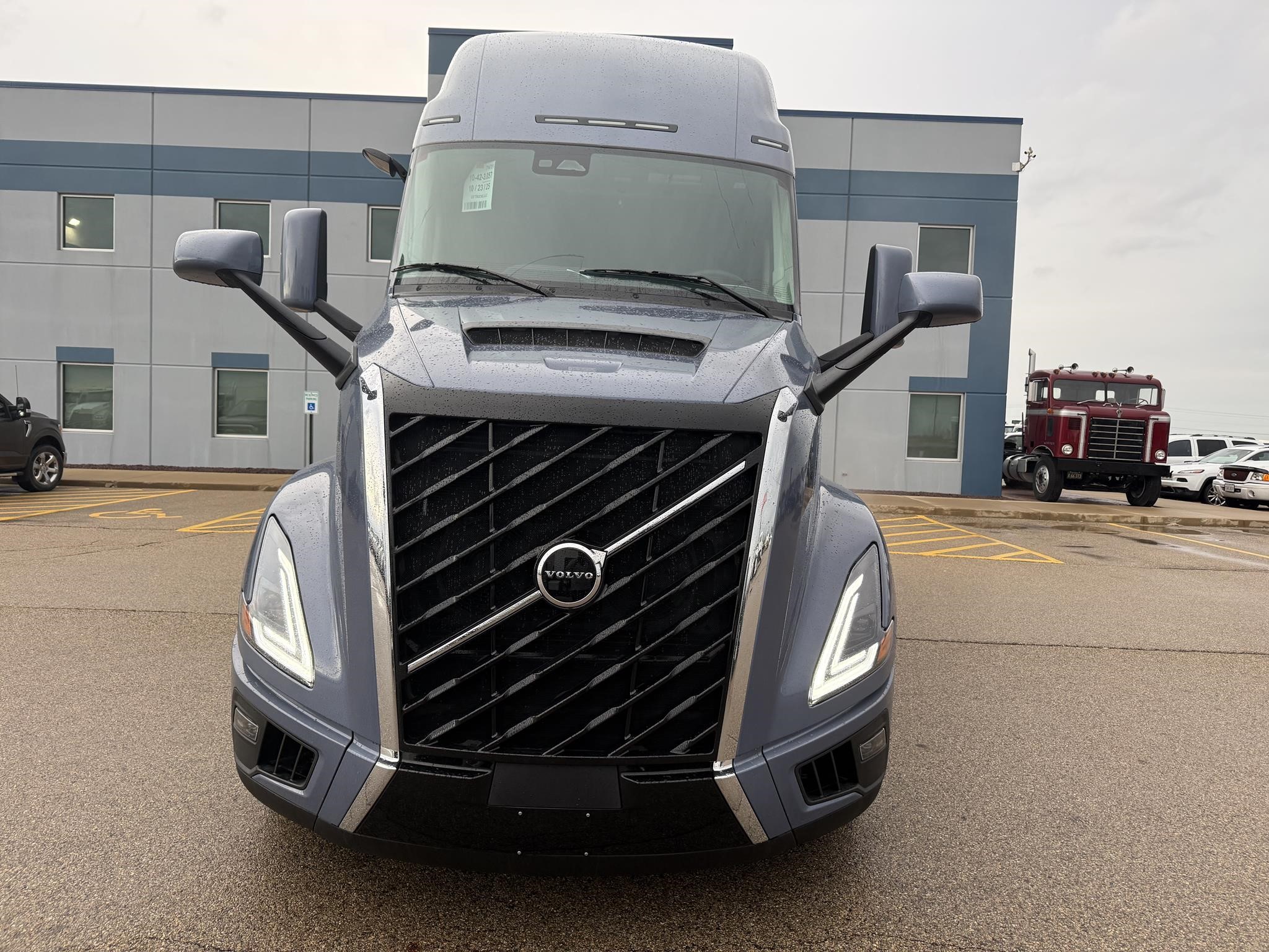 2026 VOLVO VNL64T860 - image 2 of 6