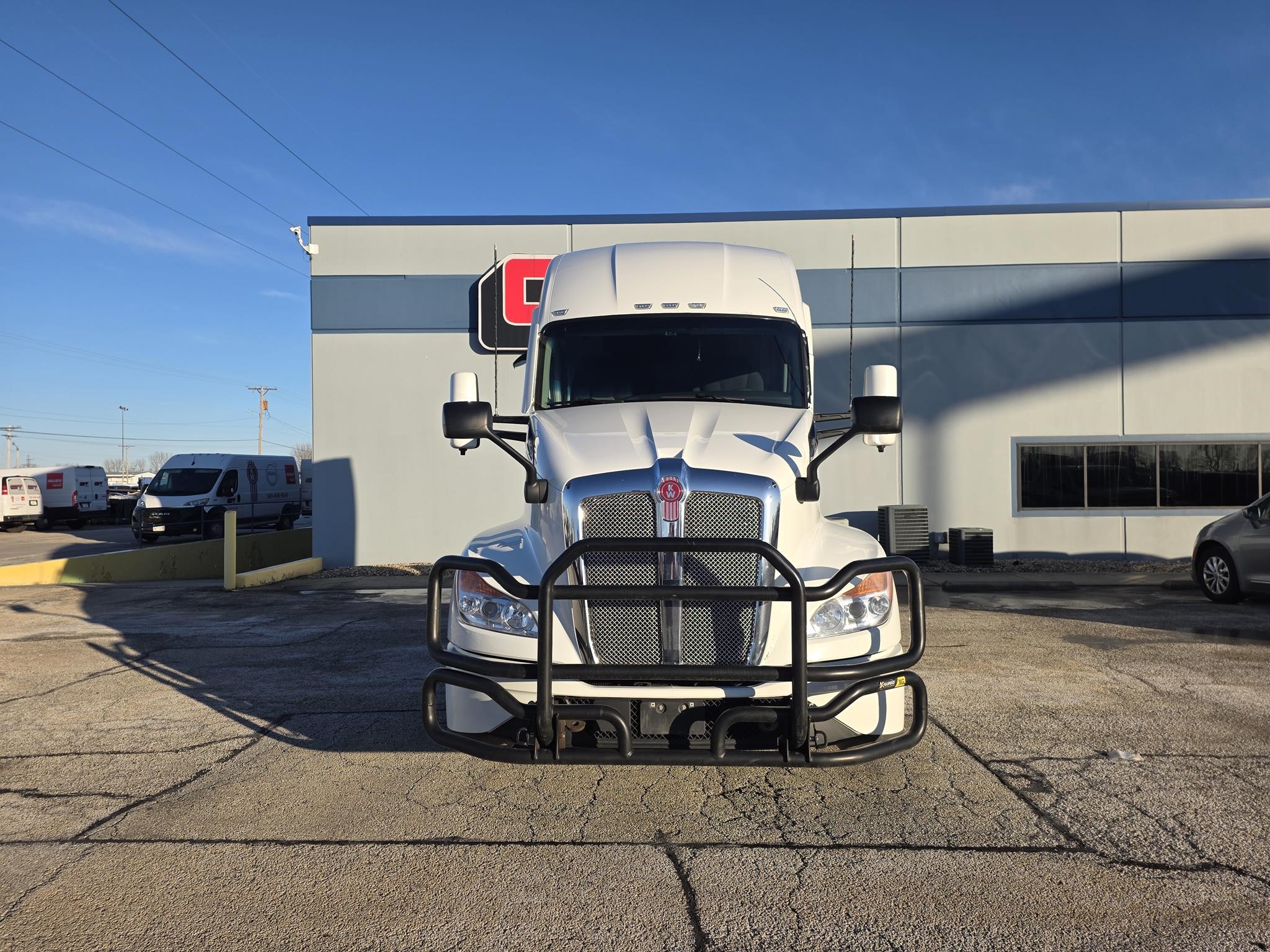 2023 KENWORTH T680 - image 2 of 6