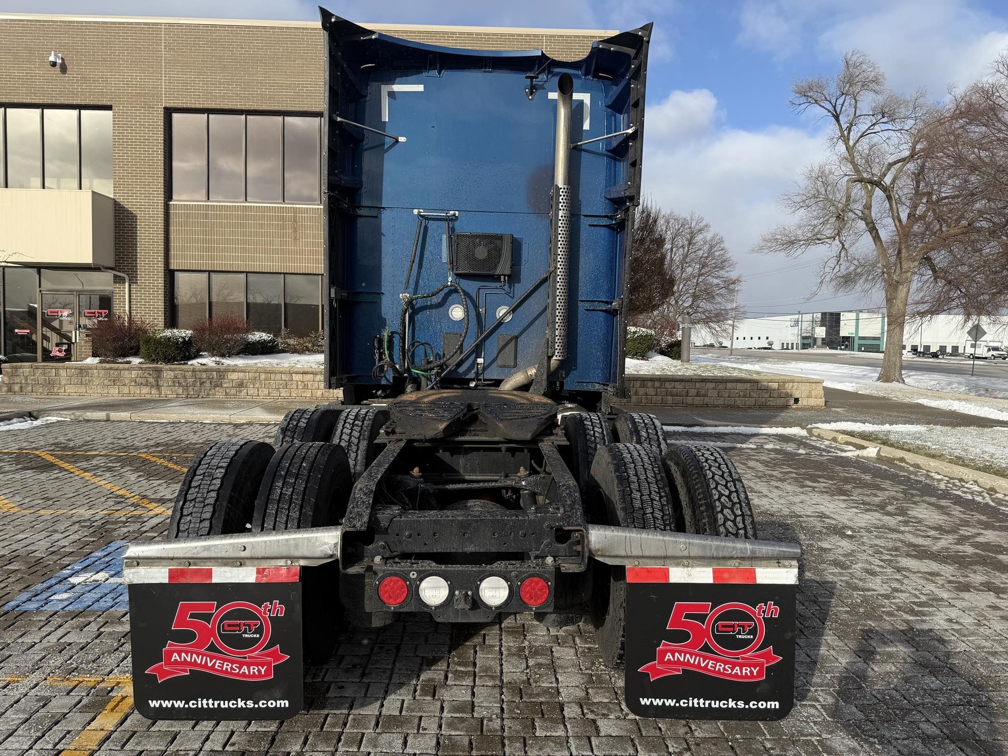 2023 KENWORTH T680 - image 4 of 6