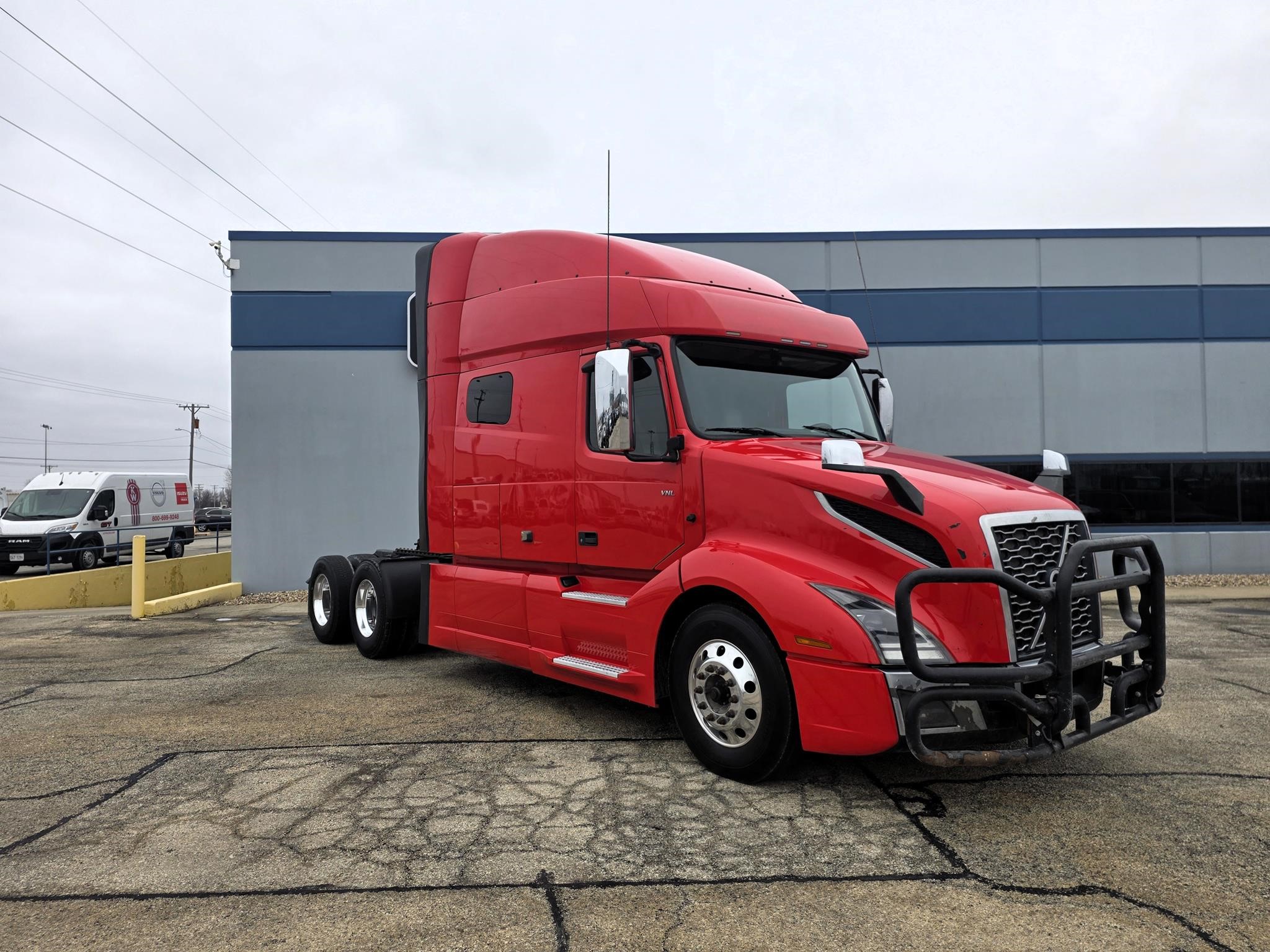 2020 VOLVO VNL64T740 - image 3 of 6