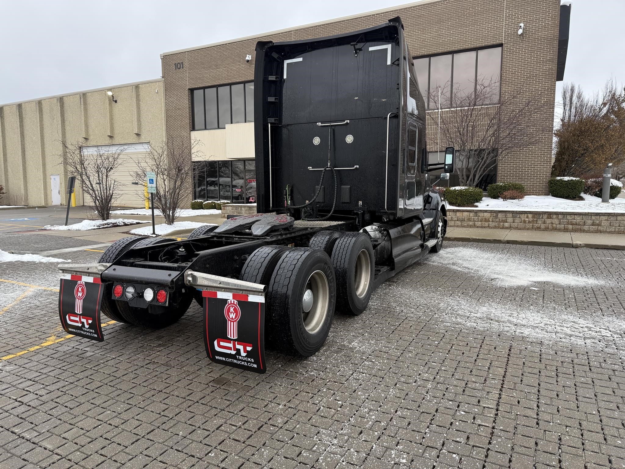 2020 KENWORTH T680 - image 5 of 6