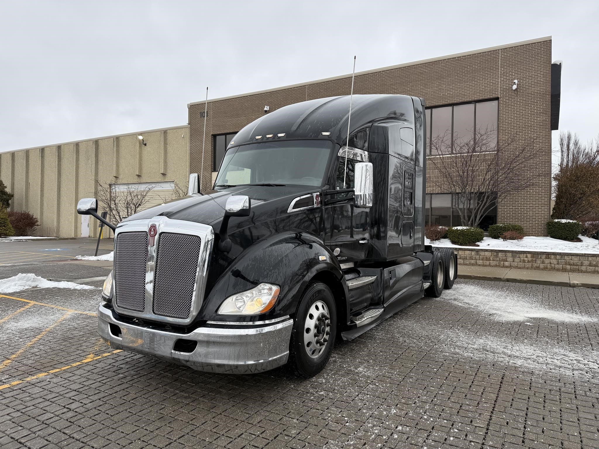 2020 KENWORTH T680 - image 1 of 6