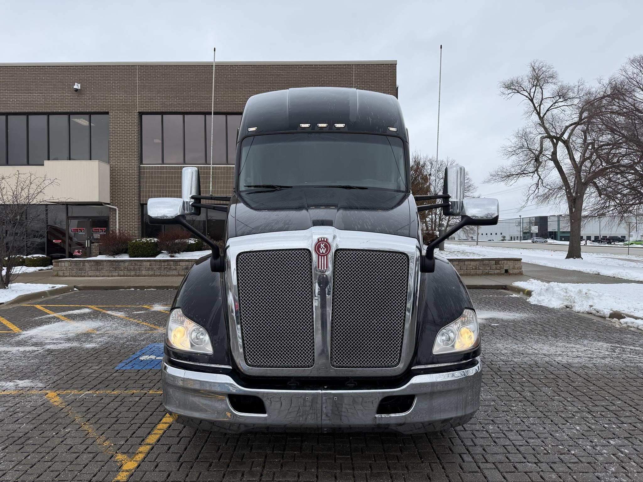 2020 KENWORTH T680 - image 2 of 6