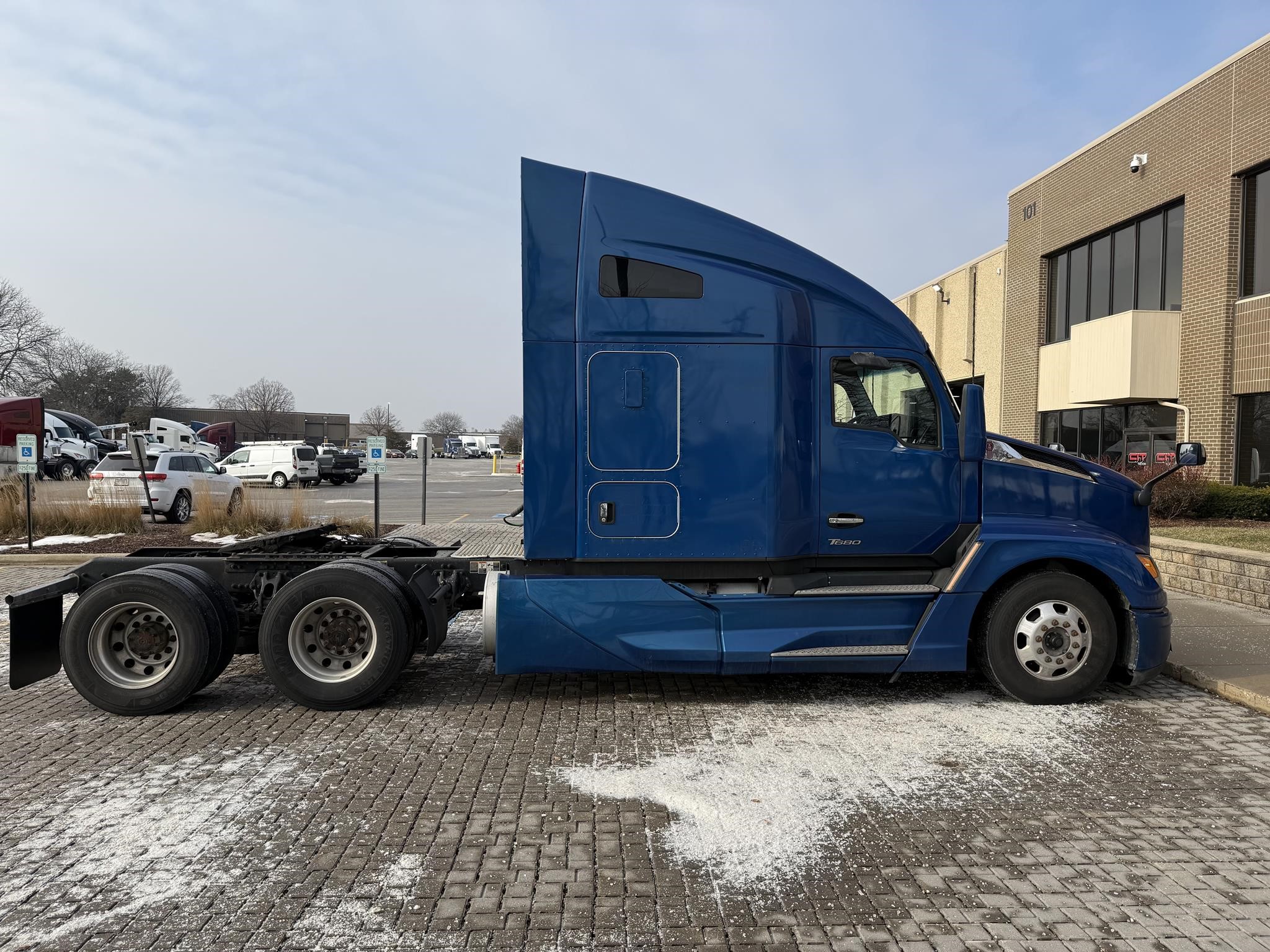 2022 KENWORTH T680 - image 4 of 6