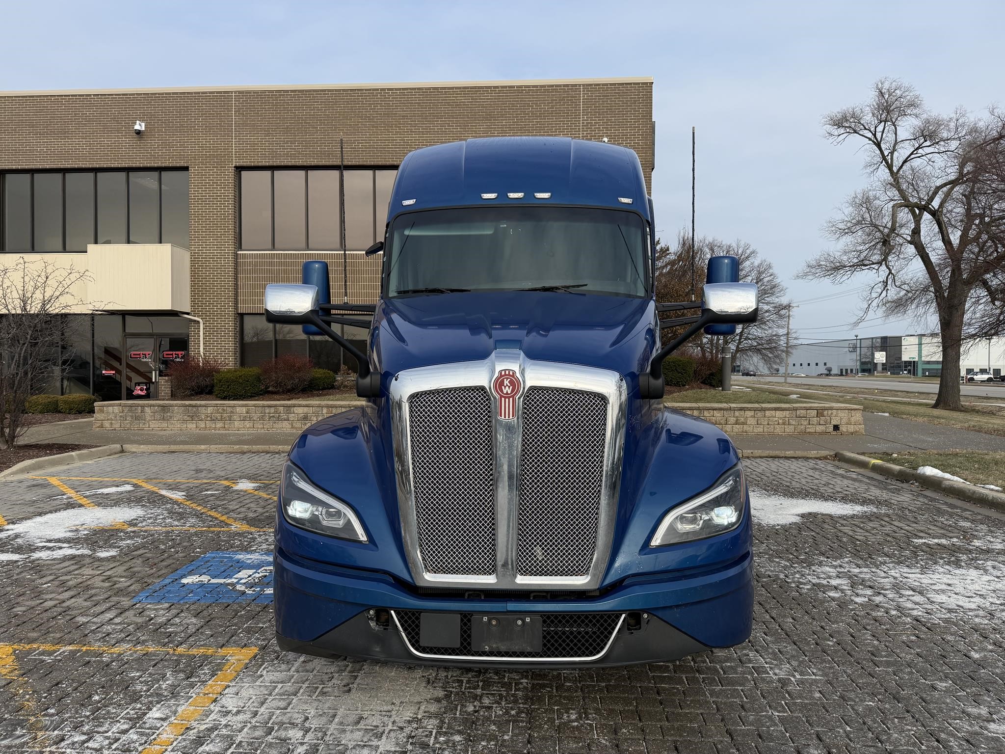 2022 KENWORTH T680 - image 2 of 6