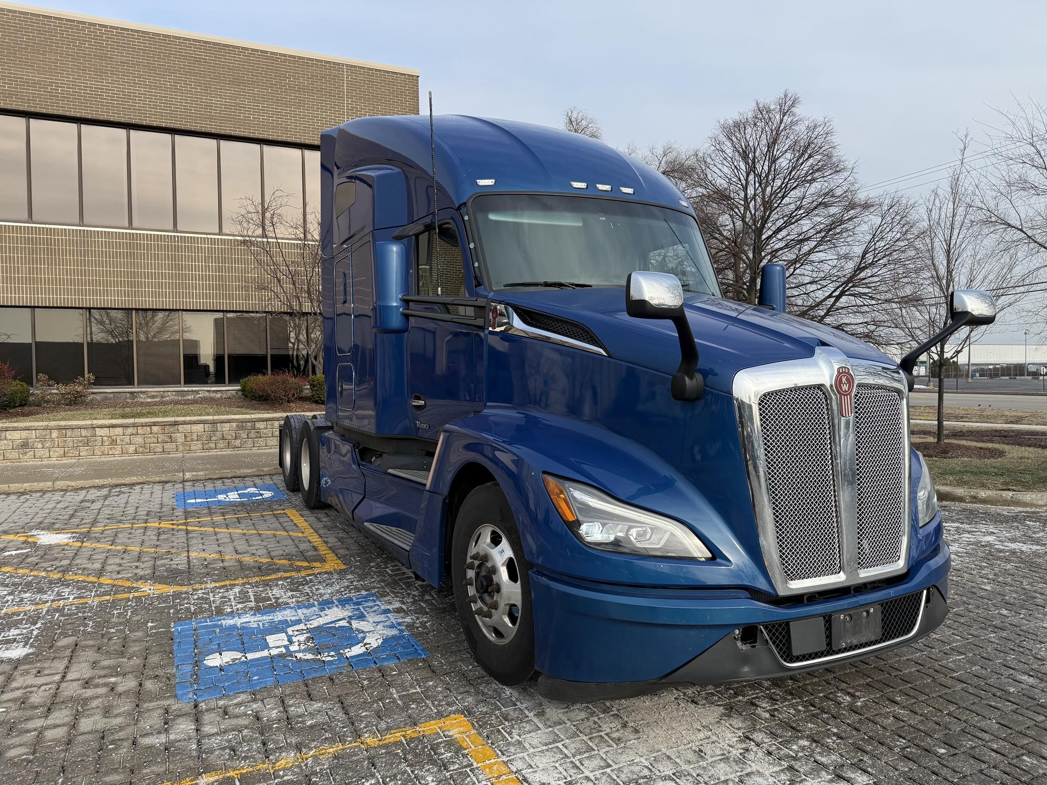 2022 KENWORTH T680 - image 3 of 6