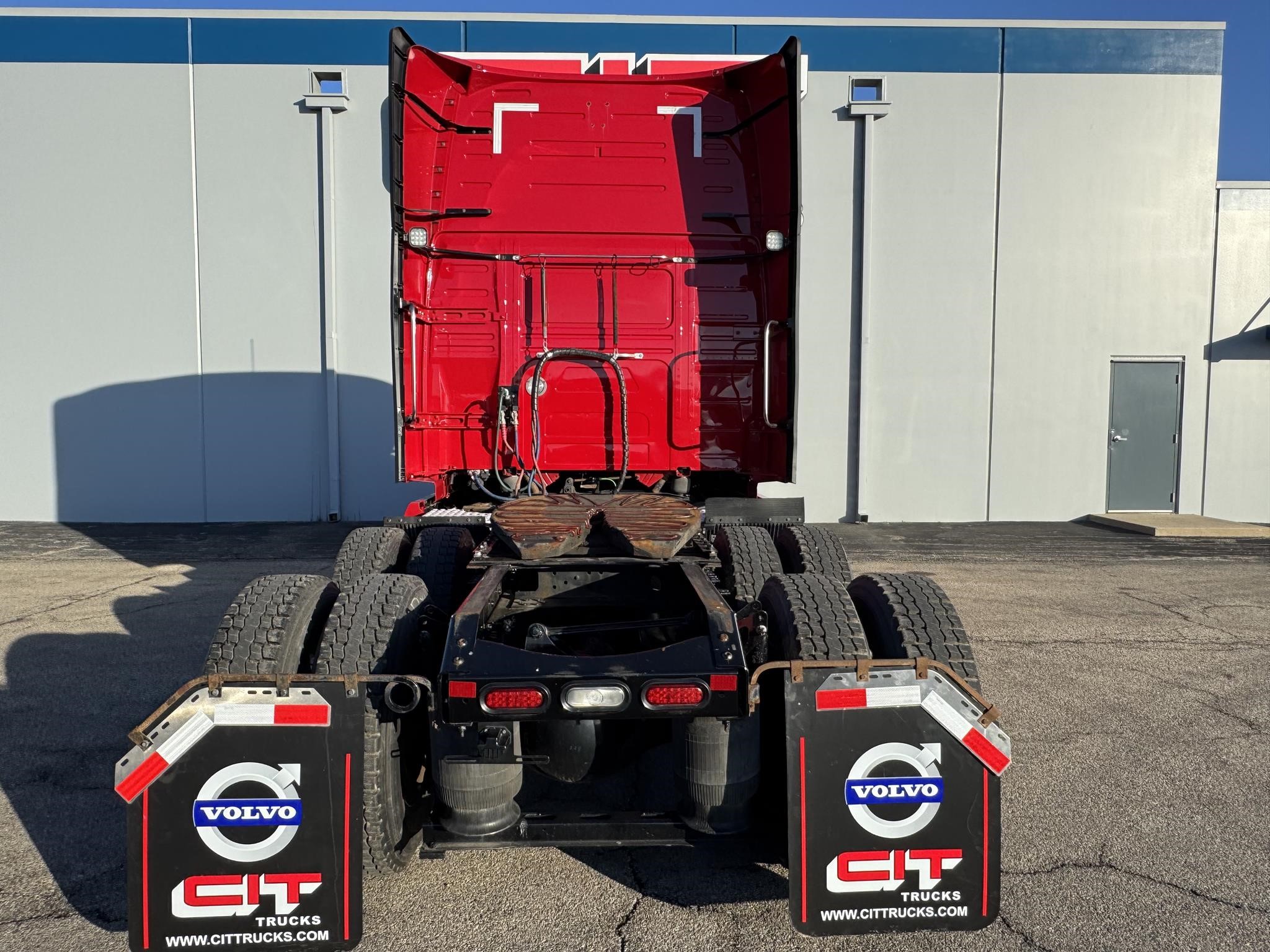 2021 VOLVO VNL64T760 - image 5 of 6