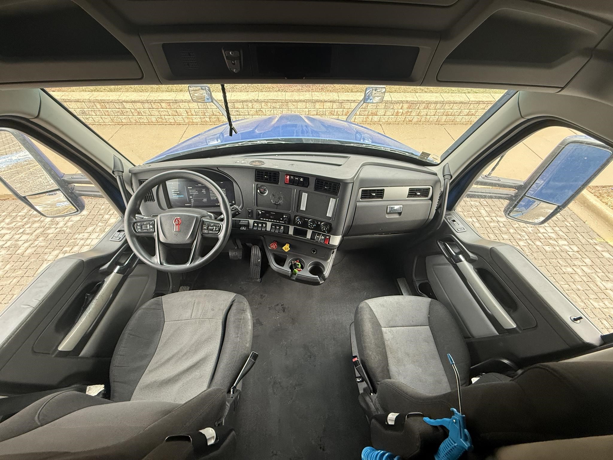 2023 KENWORTH T680 - image 6 of 6