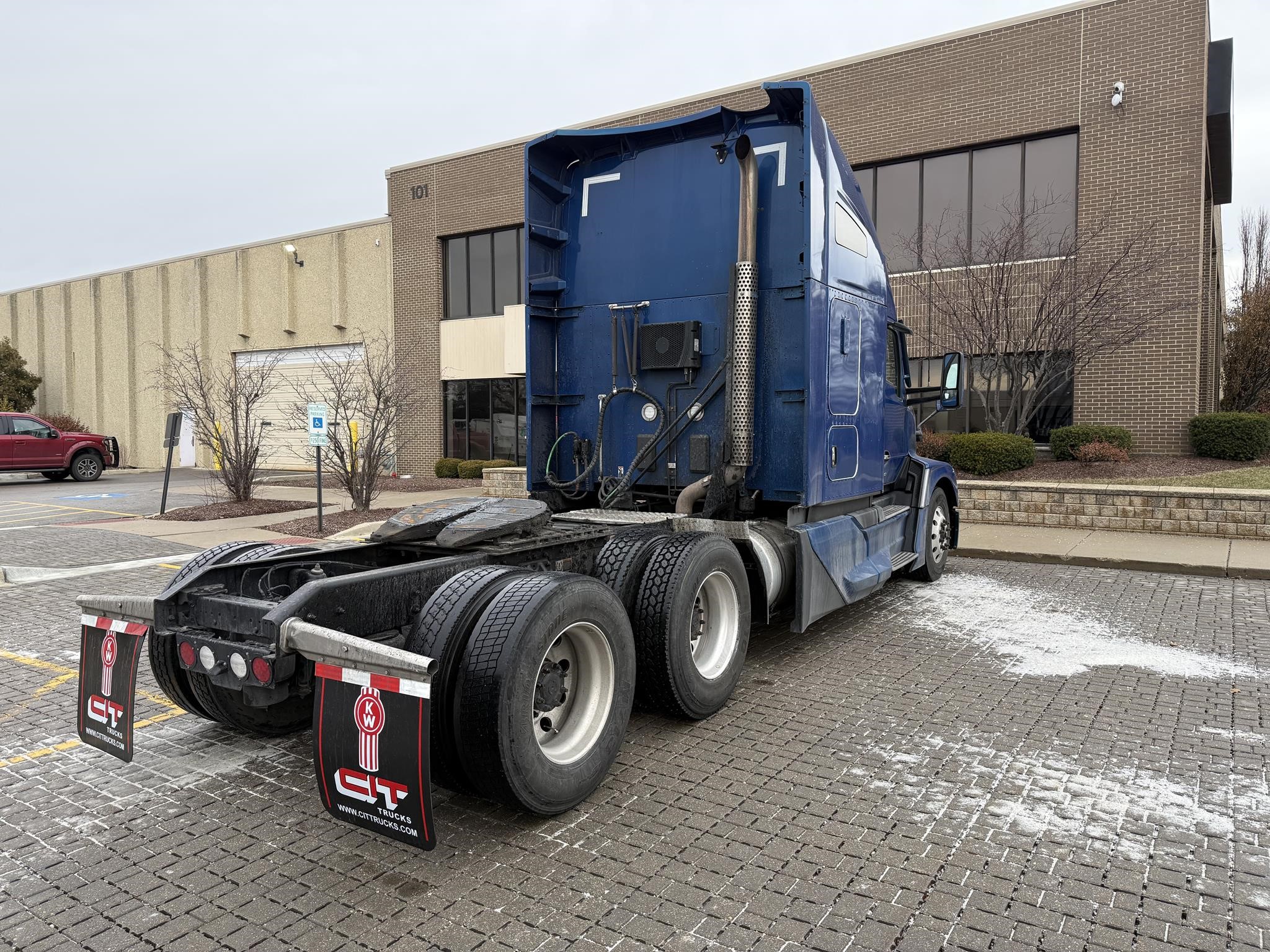 2023 KENWORTH T680 - image 5 of 6