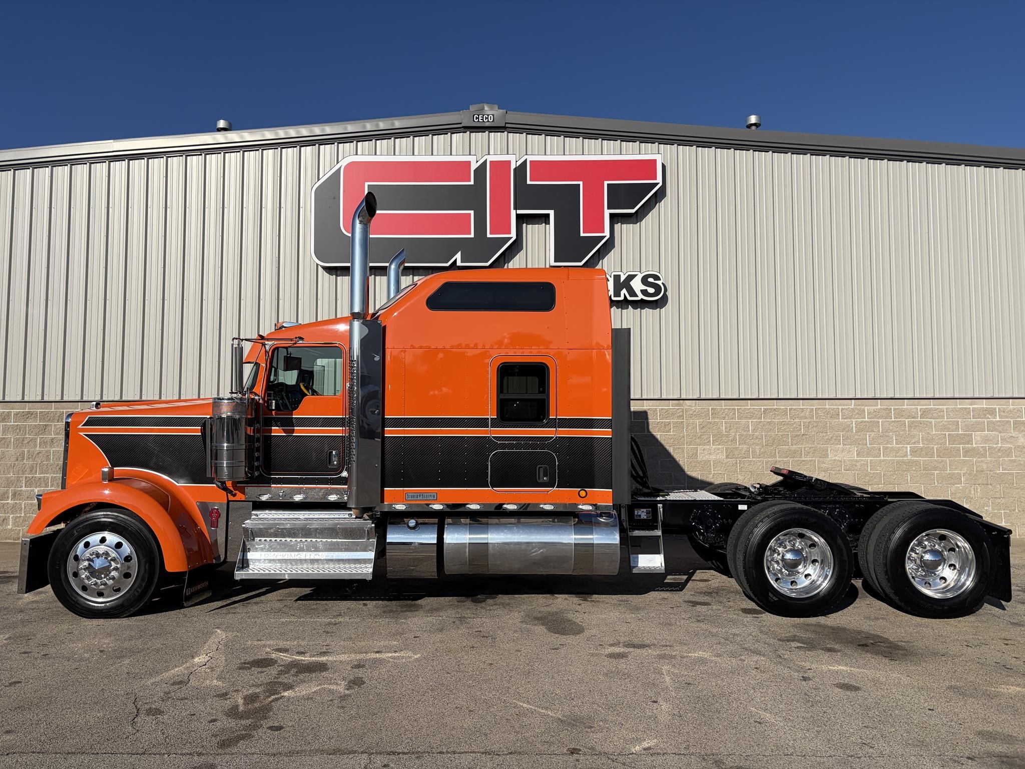 2023 KENWORTH W900L - image 3 of 6