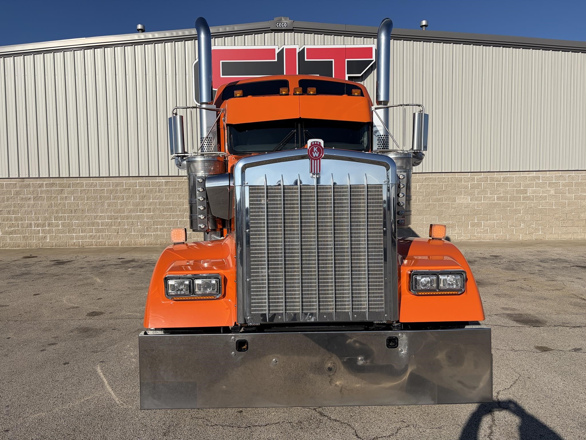 2023 KENWORTH W900L - image 5 of 6