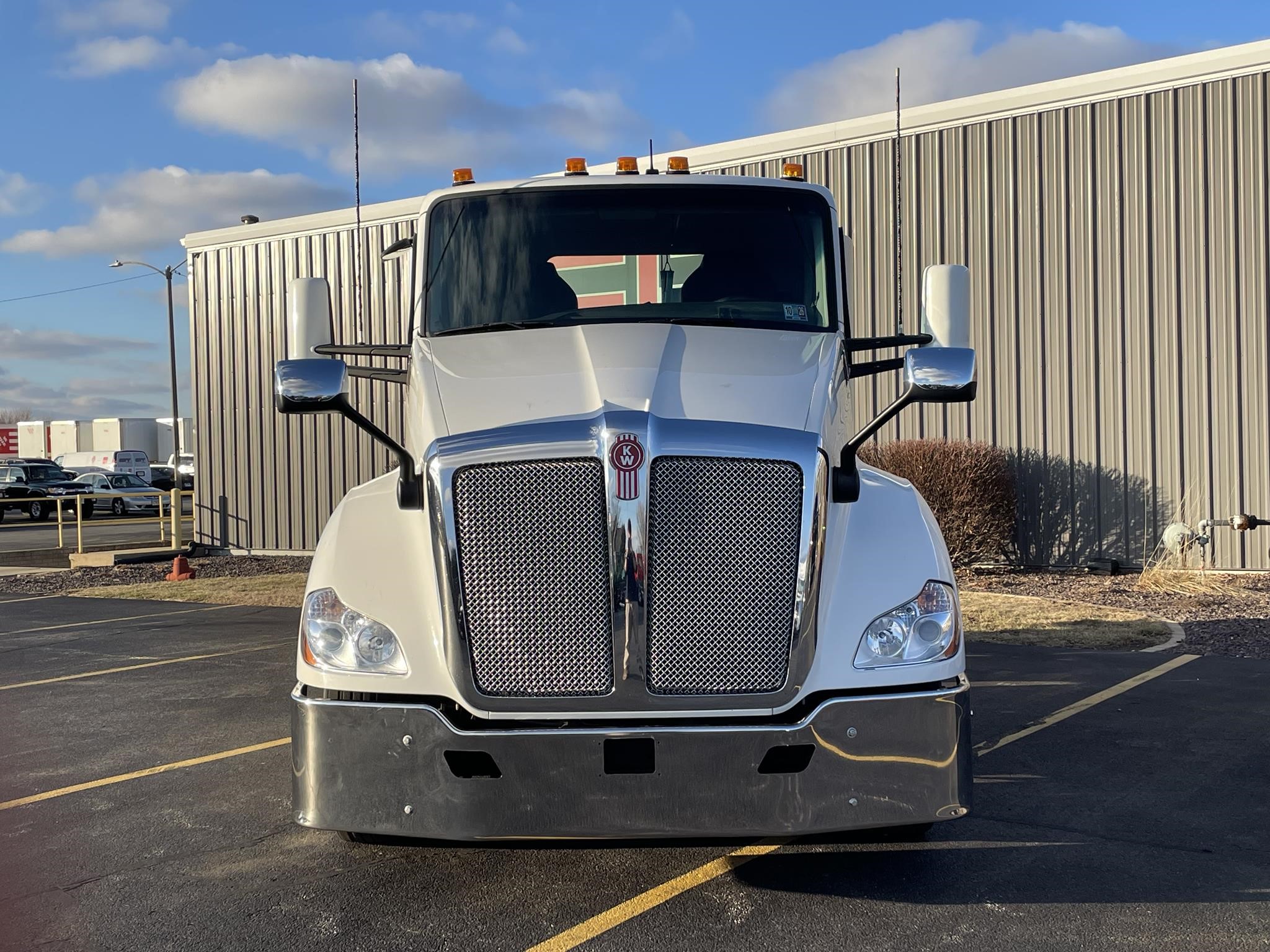 2023 KENWORTH T680 - image 3 of 6