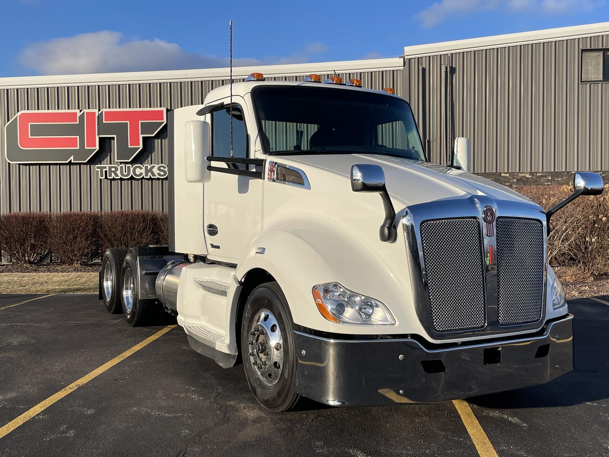 2023 KENWORTH T680 - image 4 of 6