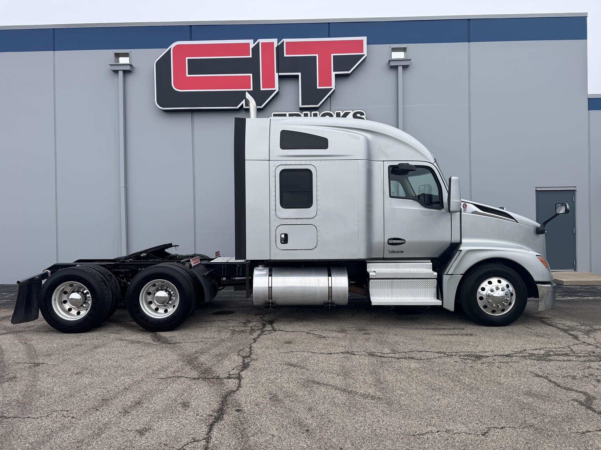 2023 KENWORTH T680 - image 4 of 6