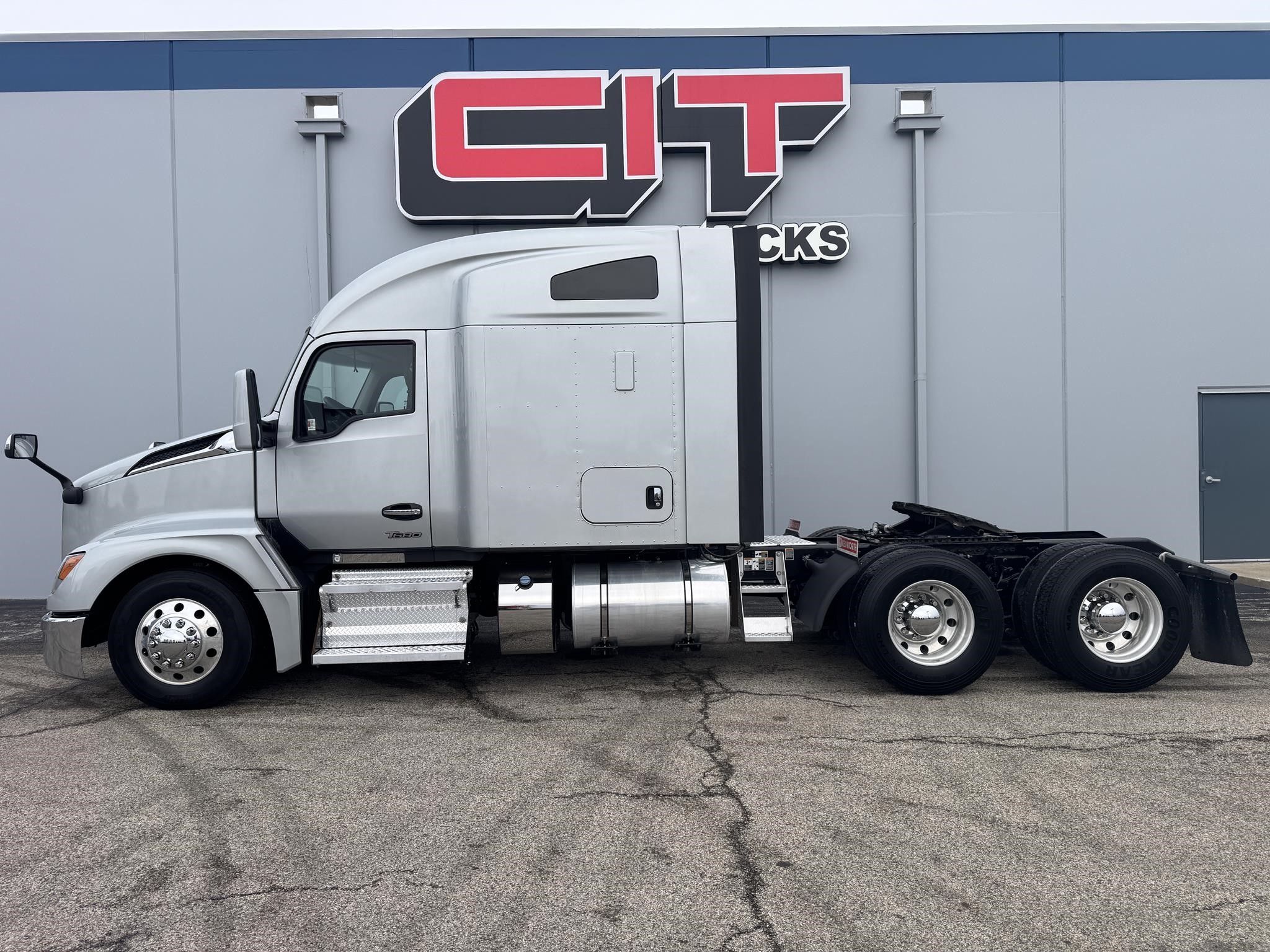 2023 KENWORTH T680 - image 5 of 6